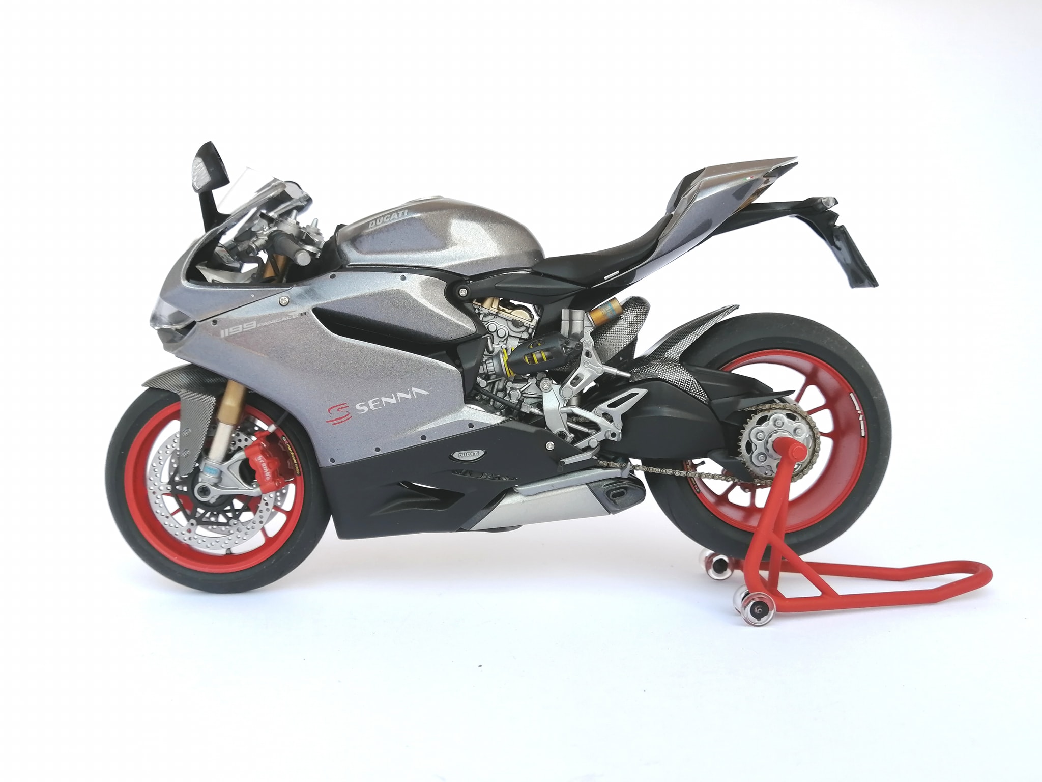 TAMIYA 1:12 Ducati 1199 Panigale S Tricolore - Maquette Moto Italienne à Assembler - Référence 300014132 - Détails Exceptionnels