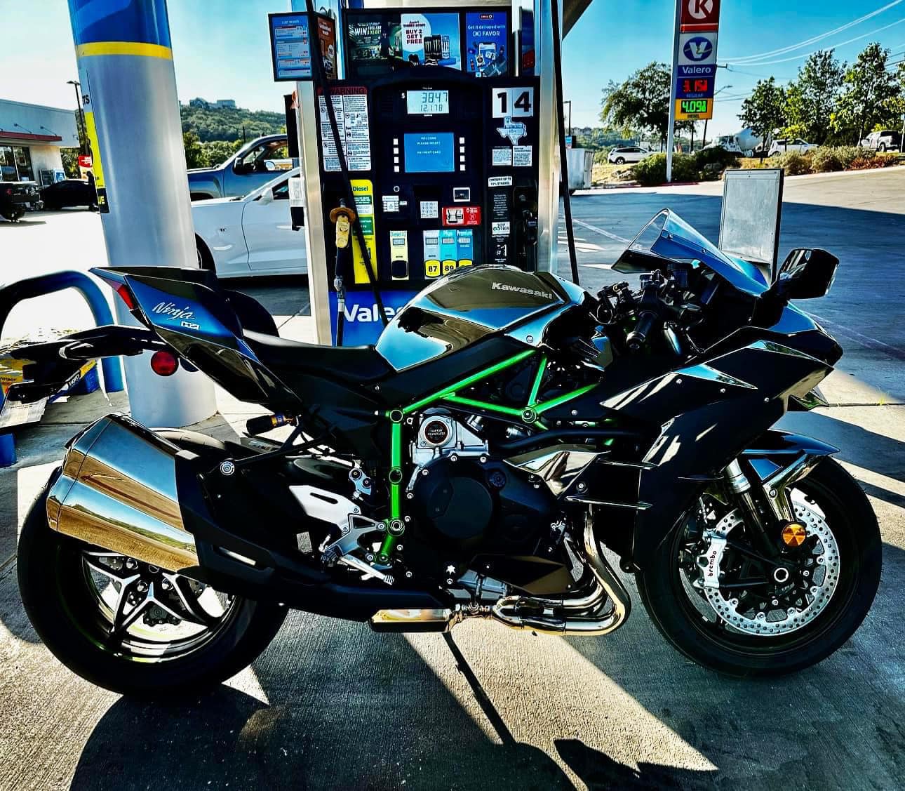 First thought why such a long exhaust 💯😂