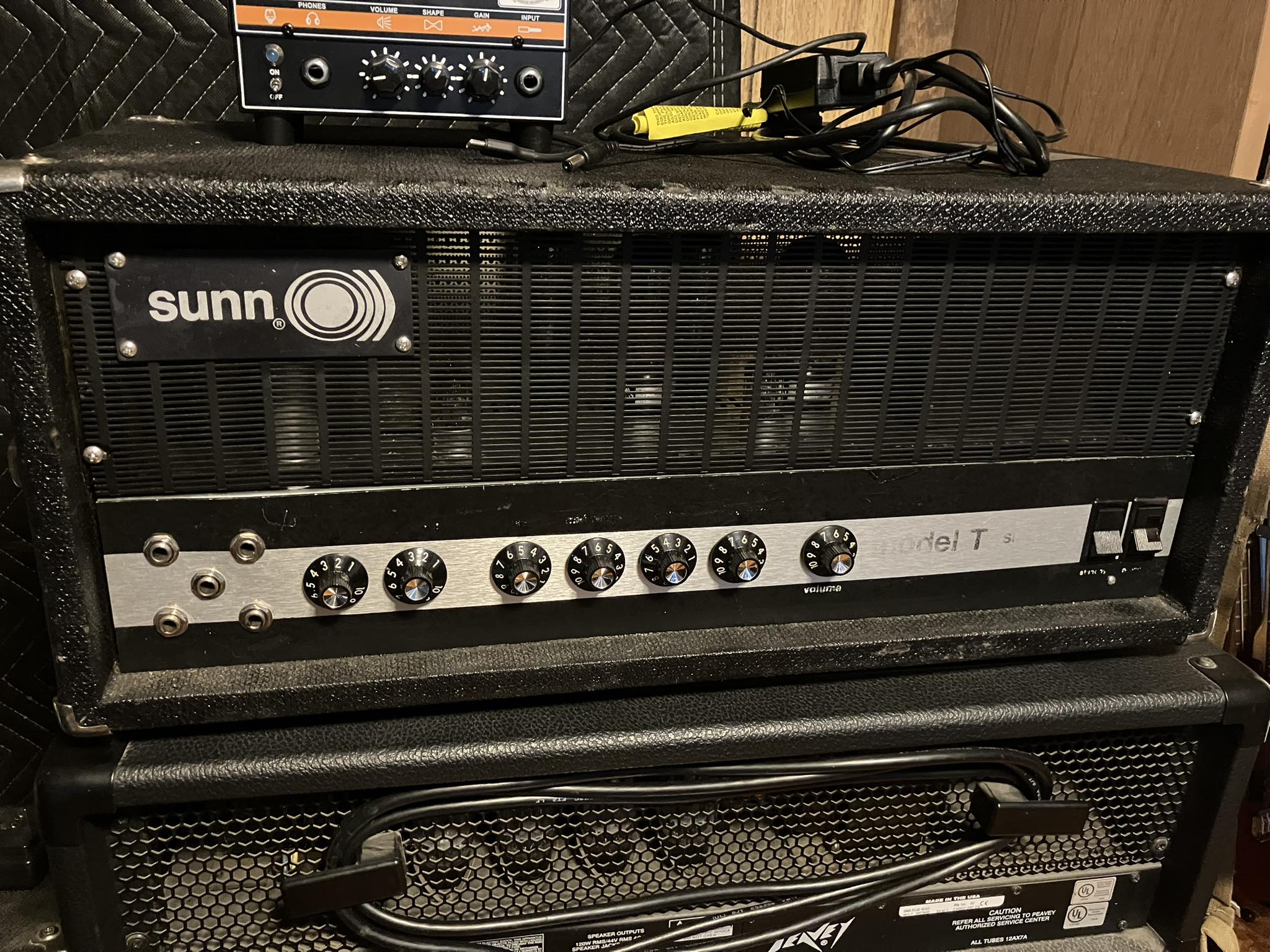 What is the value of a Twister Series F4 amp made in Italy?