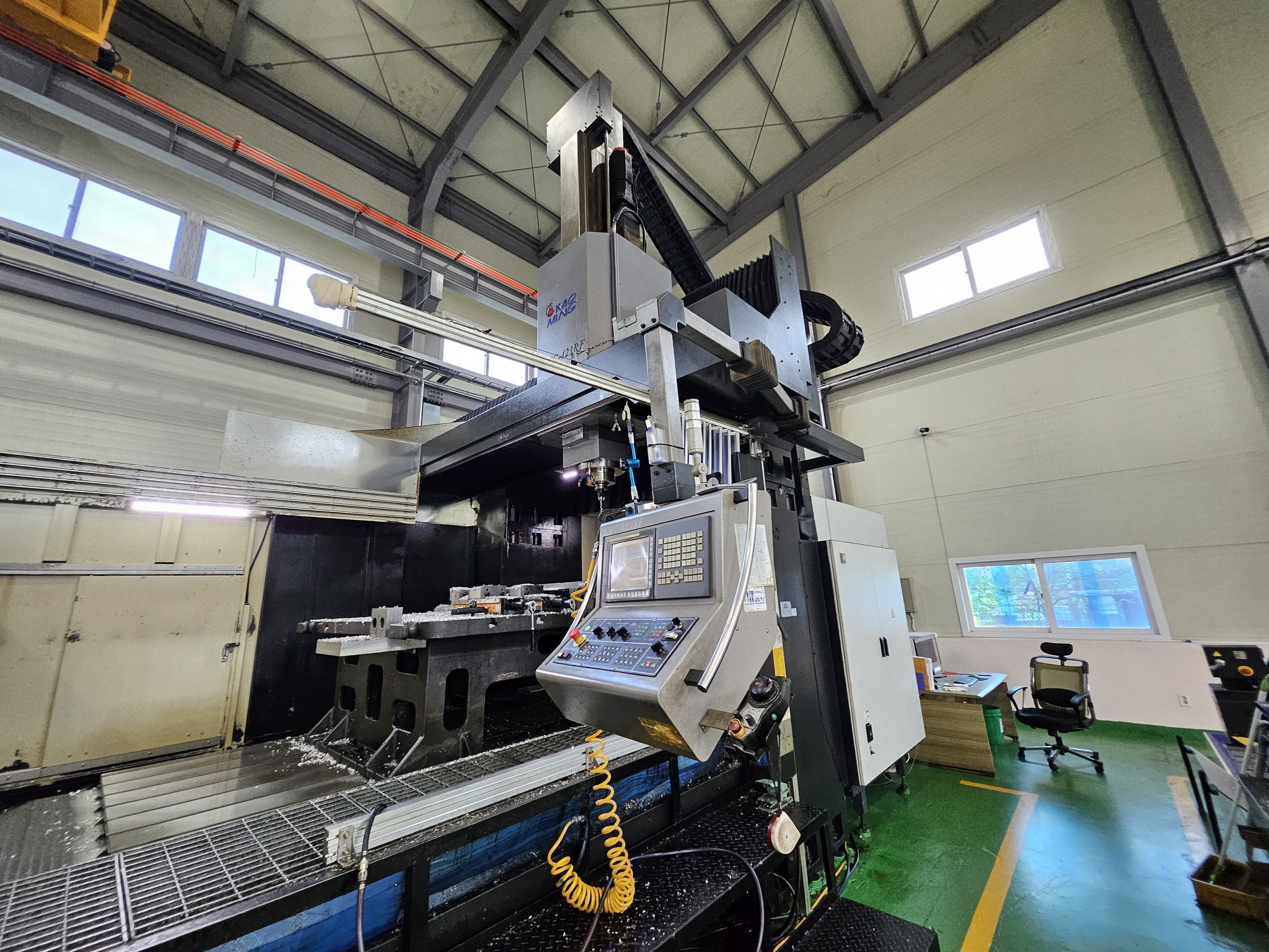 IMMEDIATE SALE Double Column Machining Centre Make: KaoMing