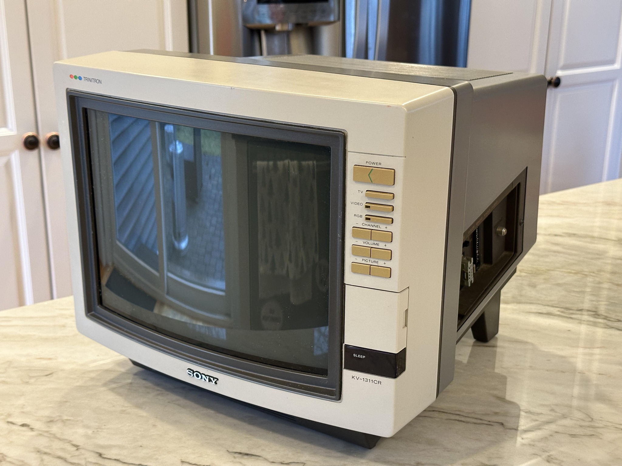 the japan only trinitron with rgb input ,,, via av port sony kv-21da65