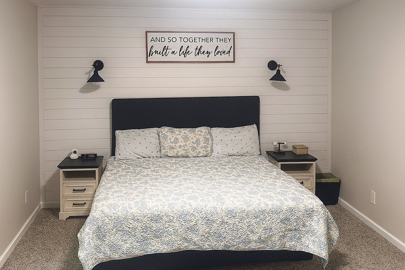 How to Decorate a Bedroom With One Night Stand: Stylish Ideas