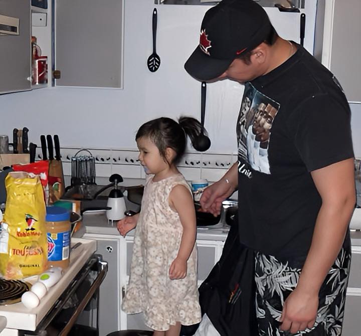 LJ - Chief Boyardee showing daughter 2 yrs old JS Muskwa how to bake ...