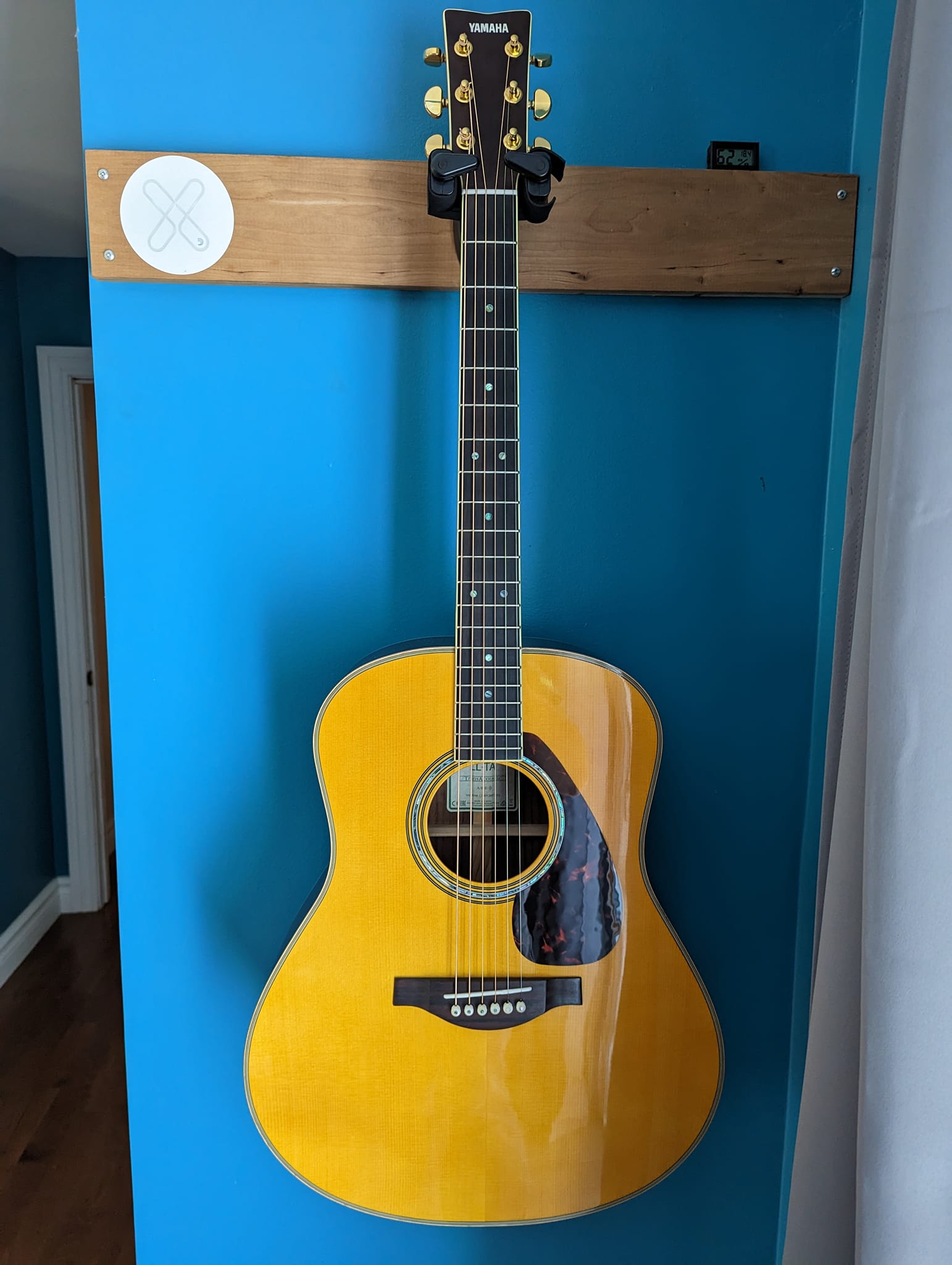 What hard cases are recommended for Yamaha LL 16 guitars?