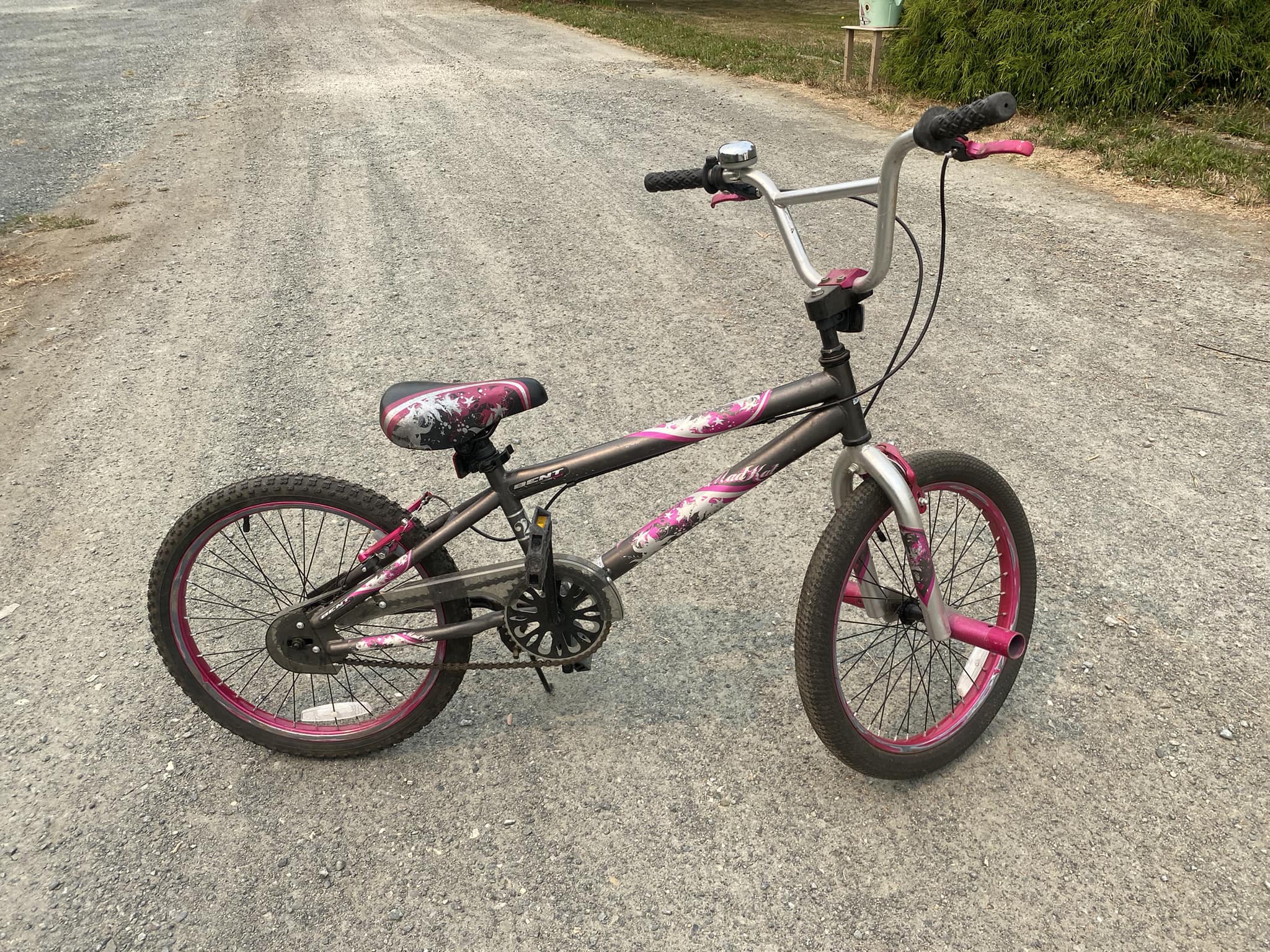 avigo - 20 nighthawk bike with helmet Adult Avion E-Bike  Schwinn With an attractive small weave carbon pattern Avigo Striker 20 inch Boys