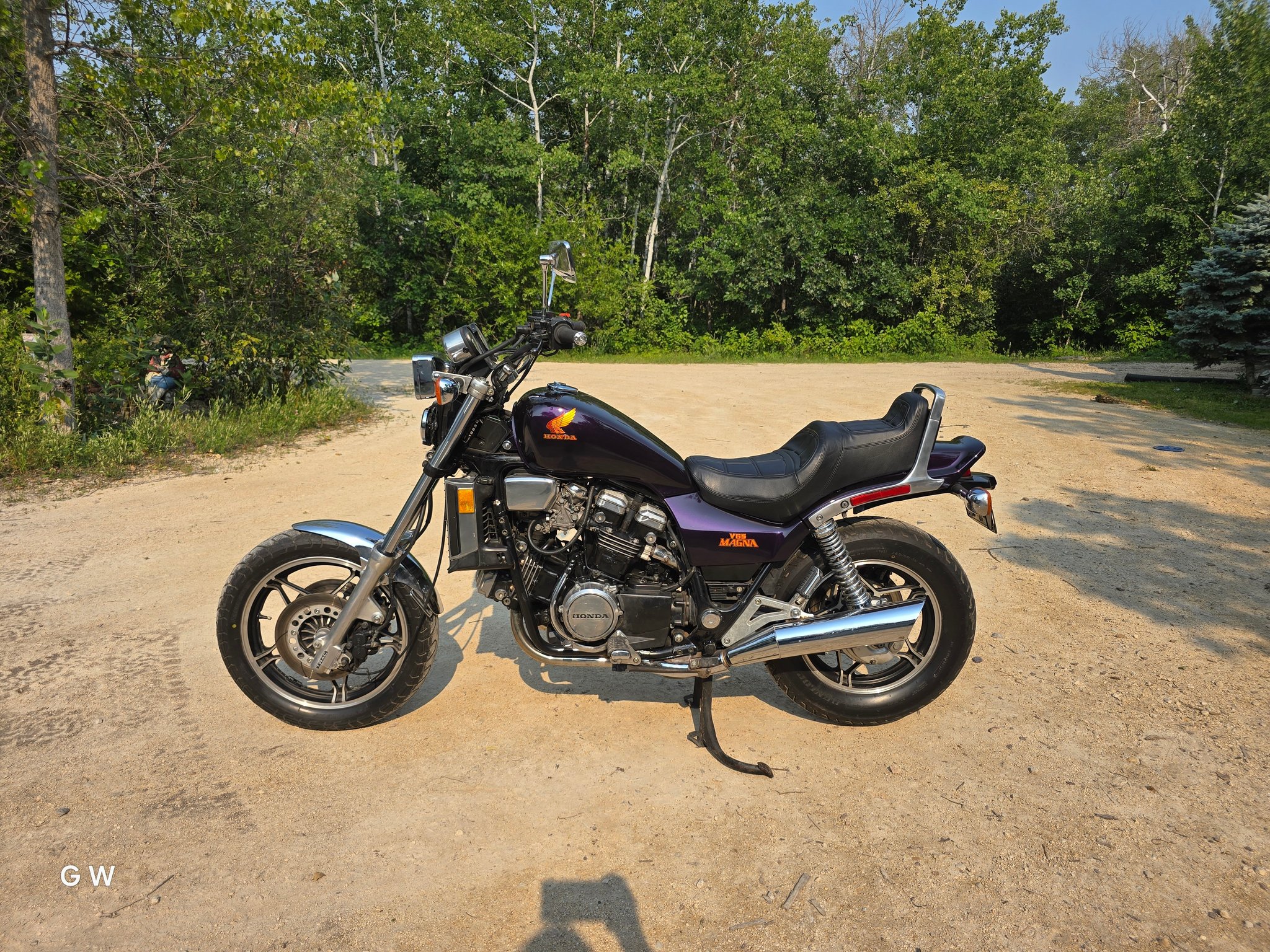 Honda Magna V65 with 2006 Pontiac GTO Cosmo Purple paint