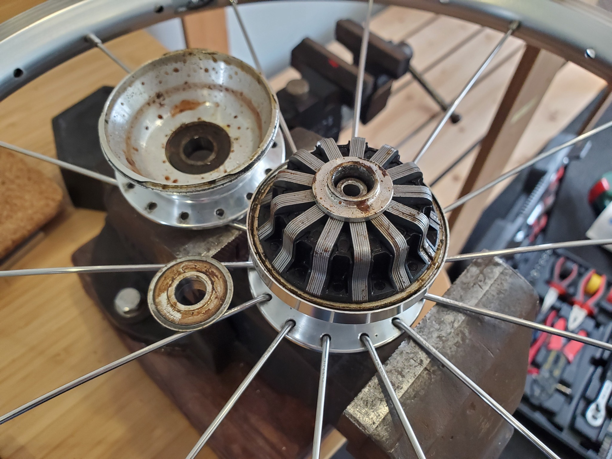 Shutter Precision dynamo front hub review after fixing broken flanges