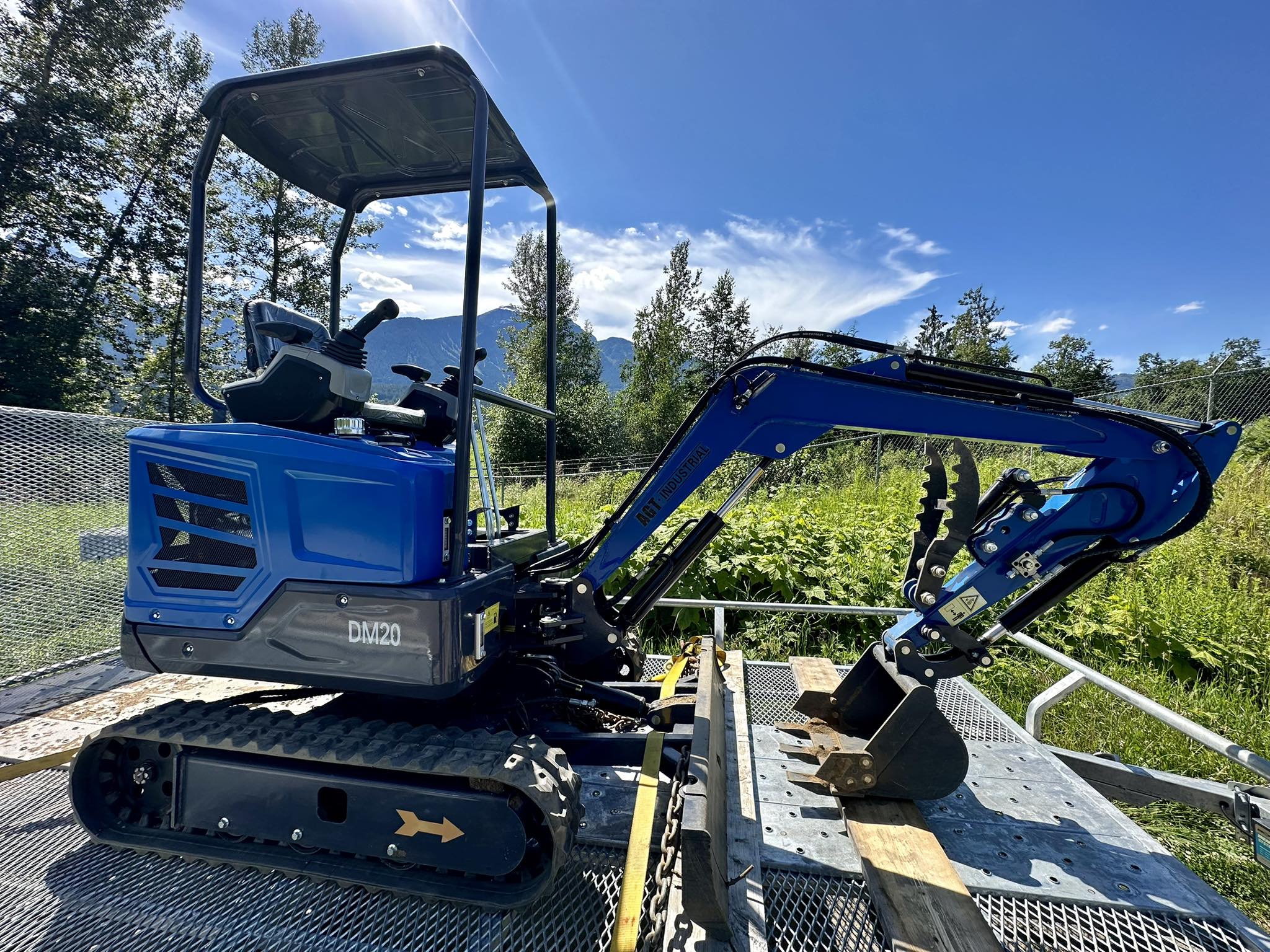 What causes AGT XZ20K-C Kubota diesel mini excavator main carriage