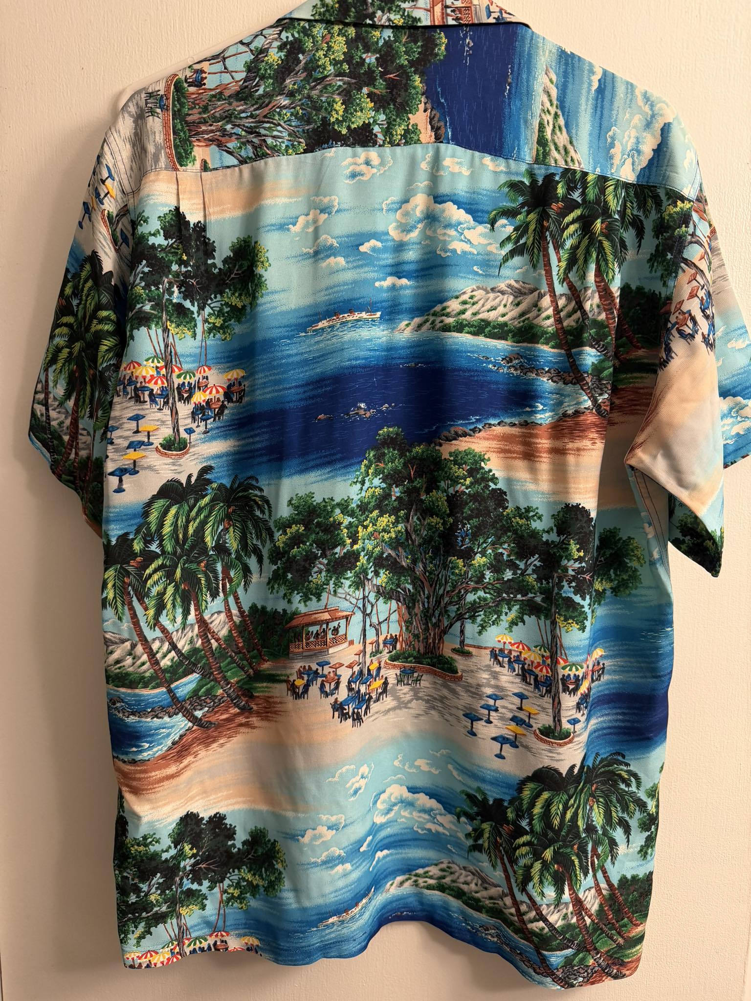 1950s Iolani scenic print Hawaiian shirt back detail