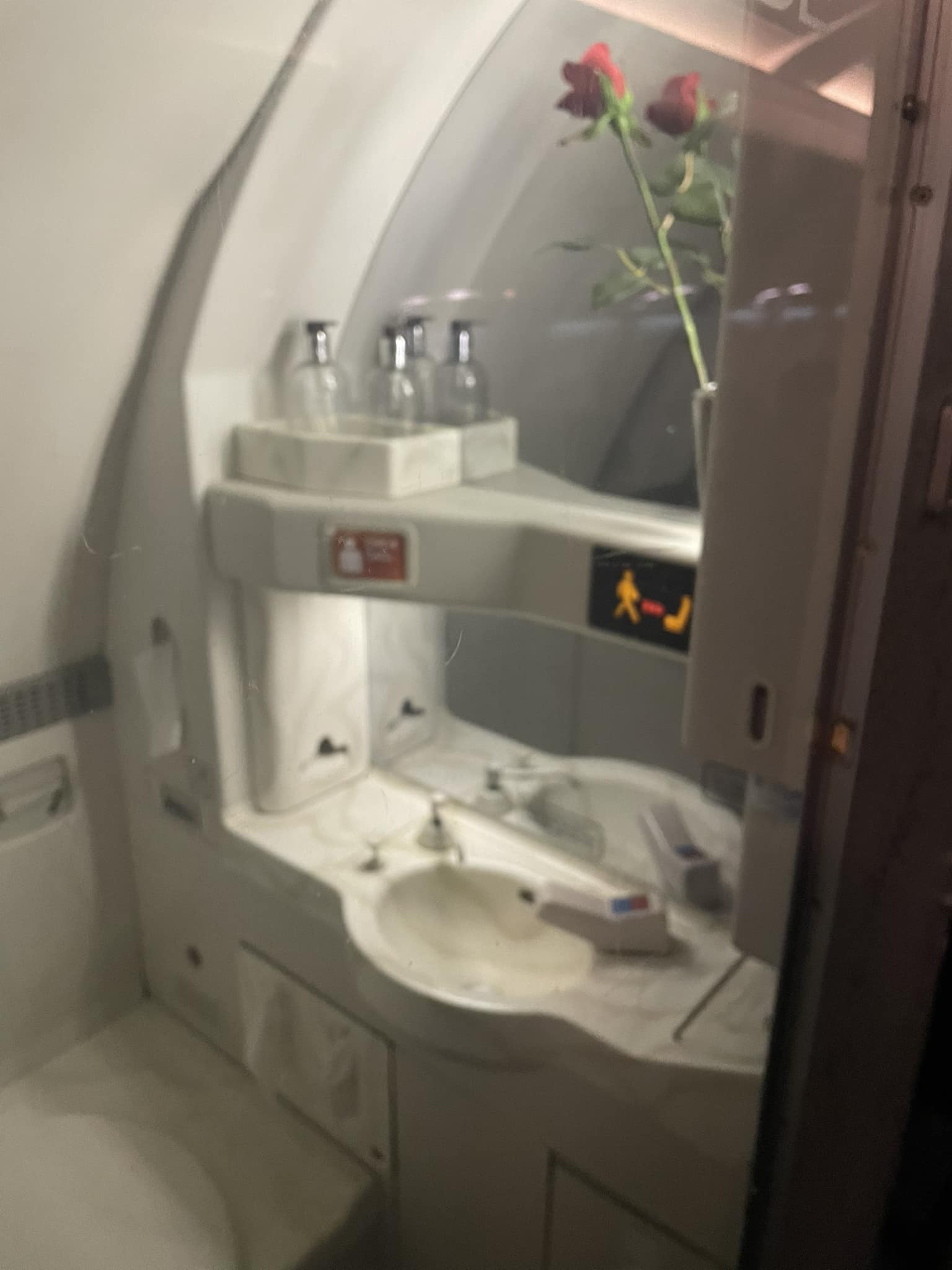 British Film Location Spotters Club | The bathroom in Concorde Alpha ...