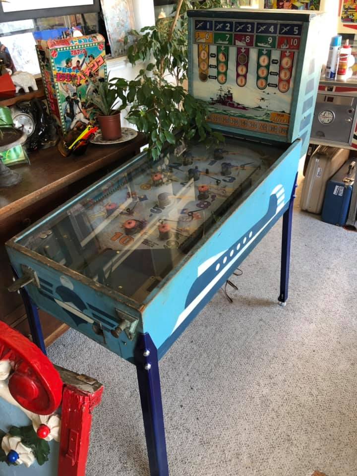 Humpty Dumpty from 1947. First game with flippers and it had 6! My