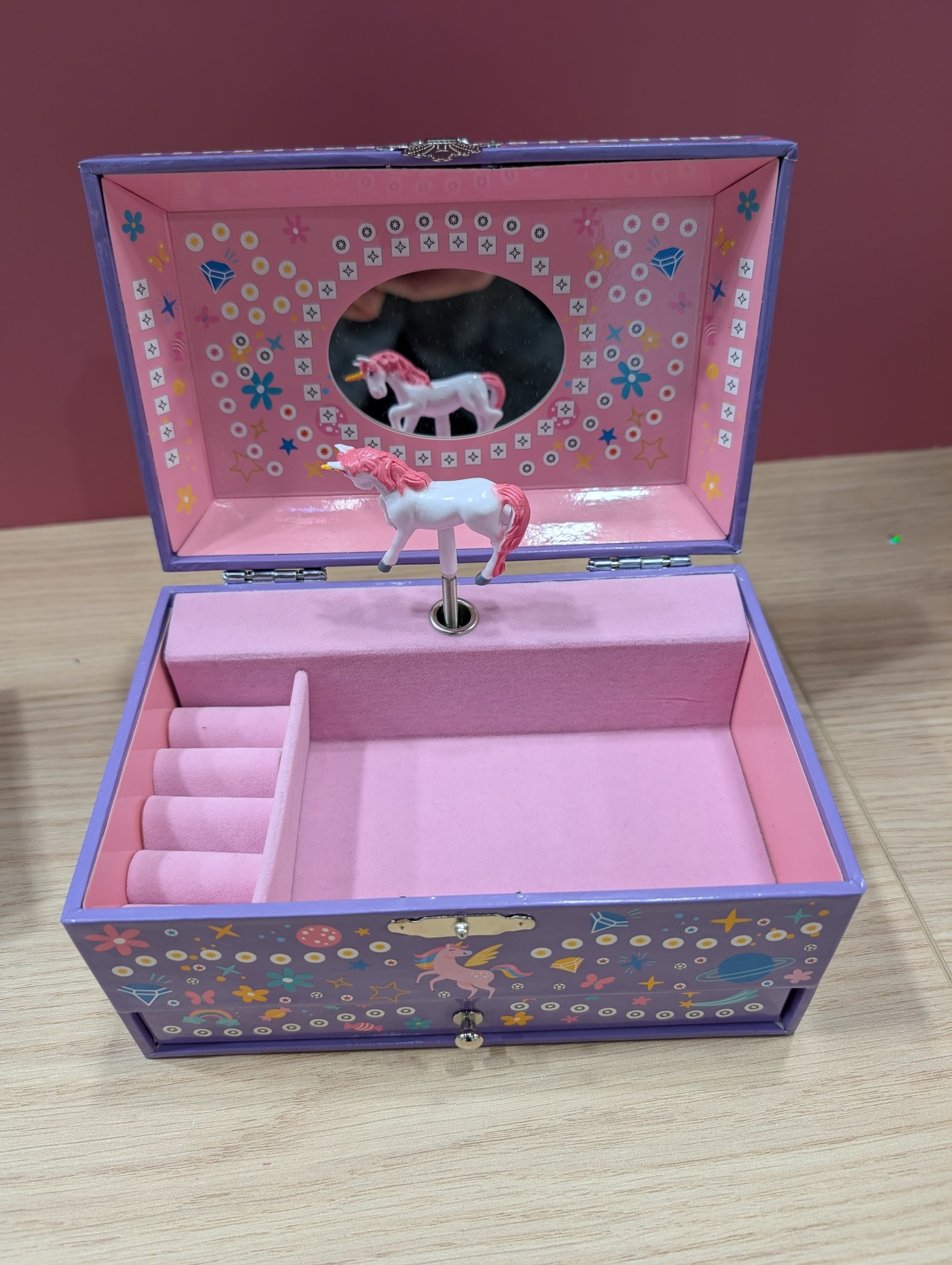 What retailers want: Unicorn music box with sycomore