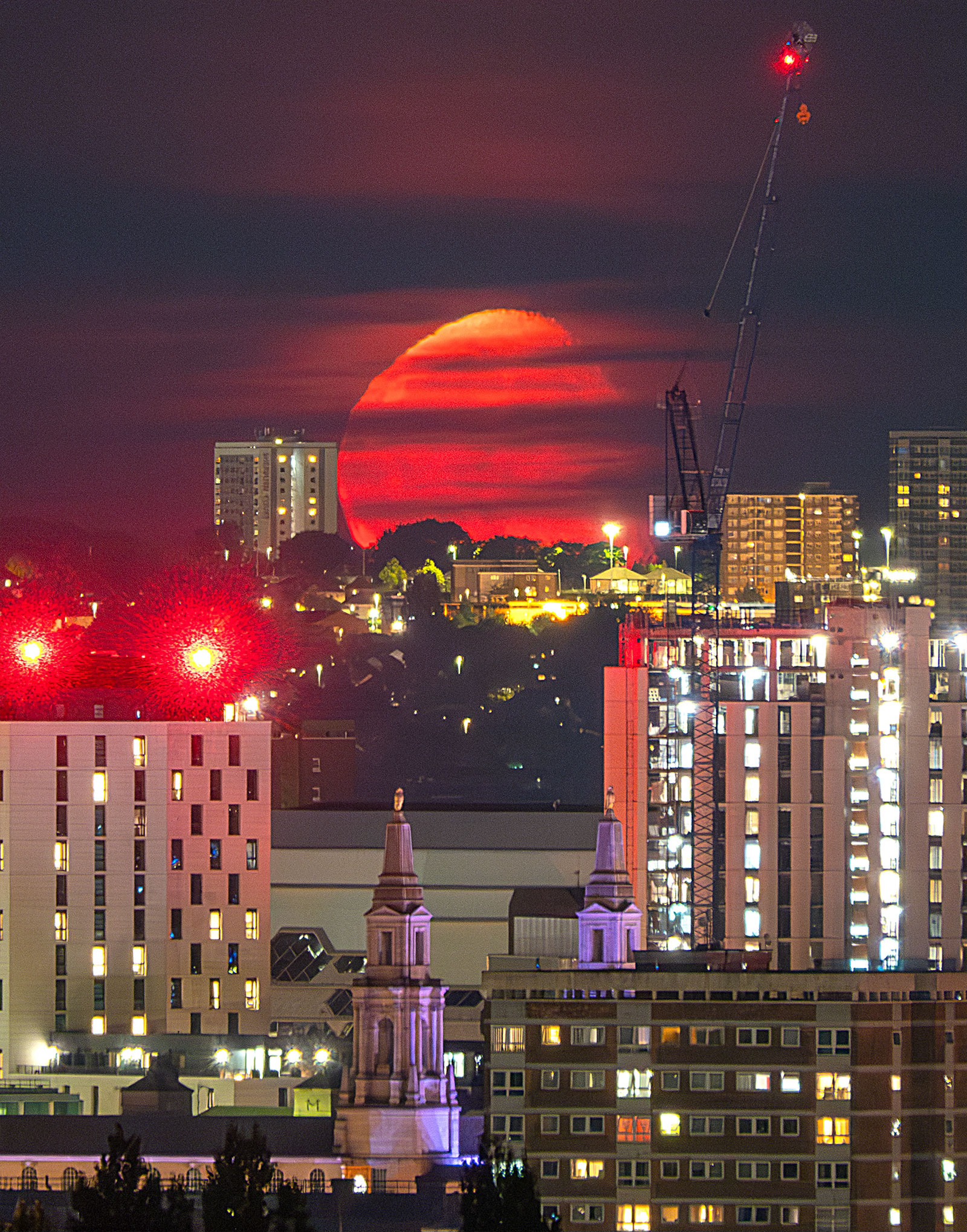 Antony - The super moon rising over Leeds. This is one of my best moon ...