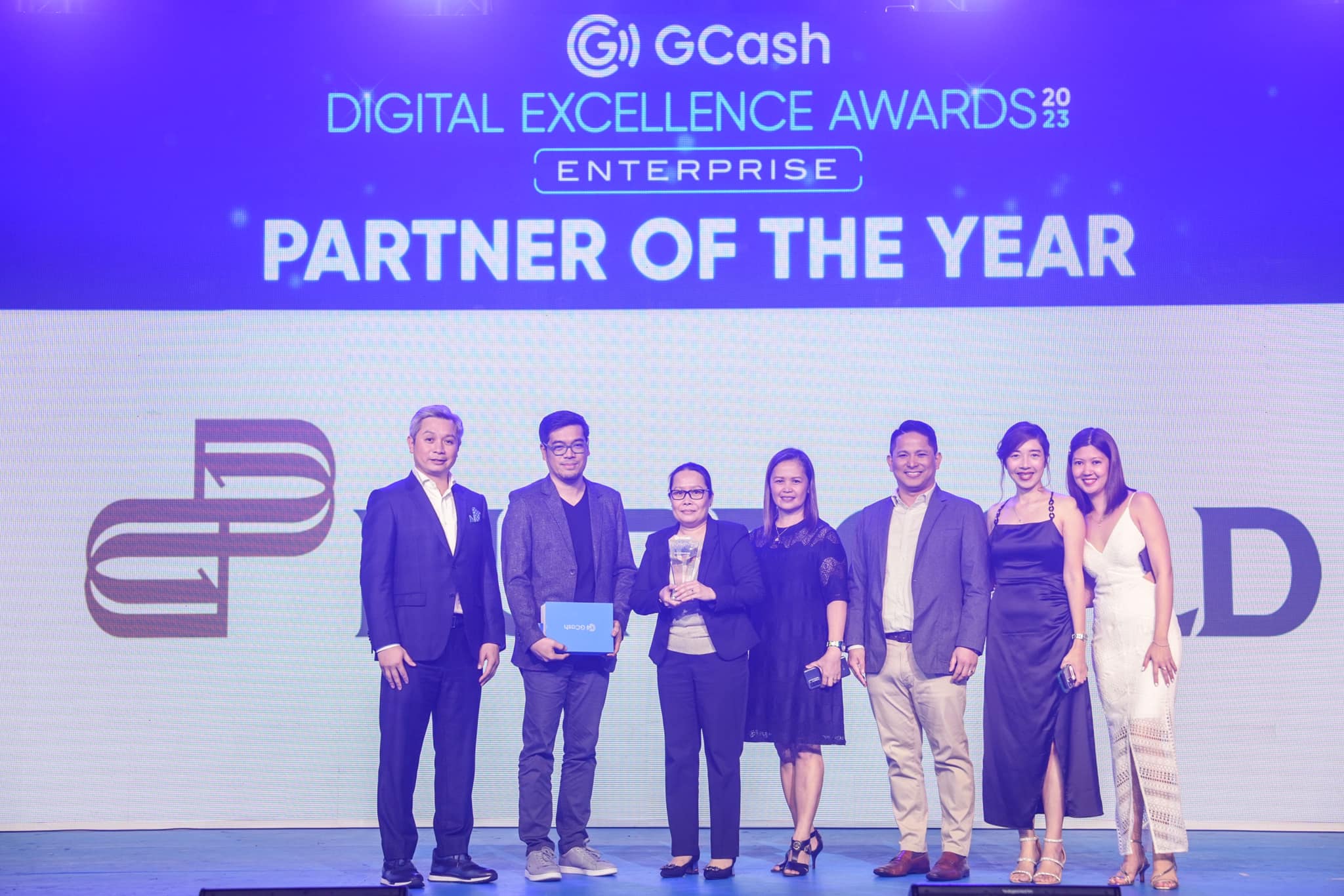 MANILA - GCash congratulates the Partner of the Year Awardee at the ...