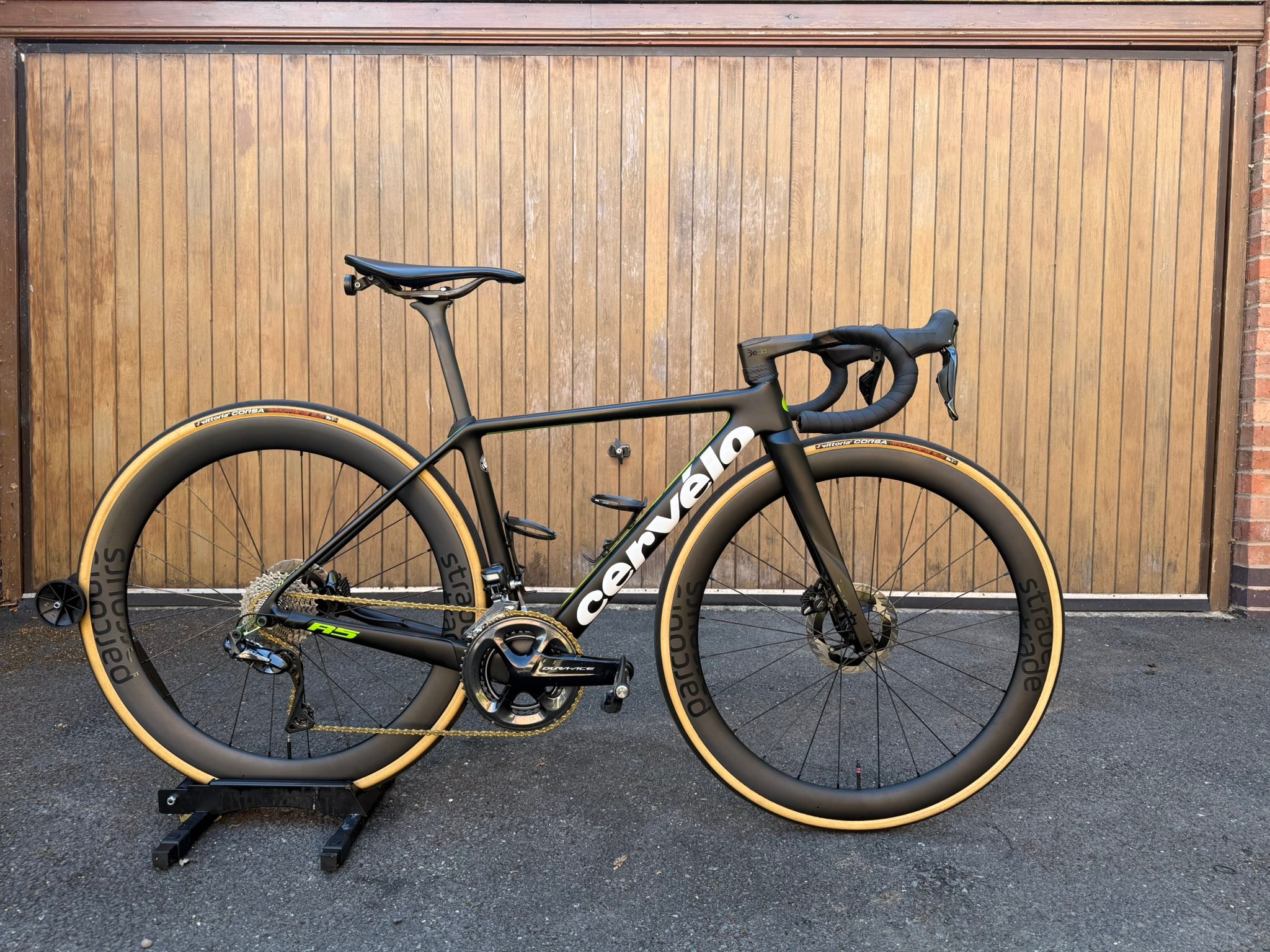 Very happy with my new Deda ALANERA cockpit on my Evo 2. Went with