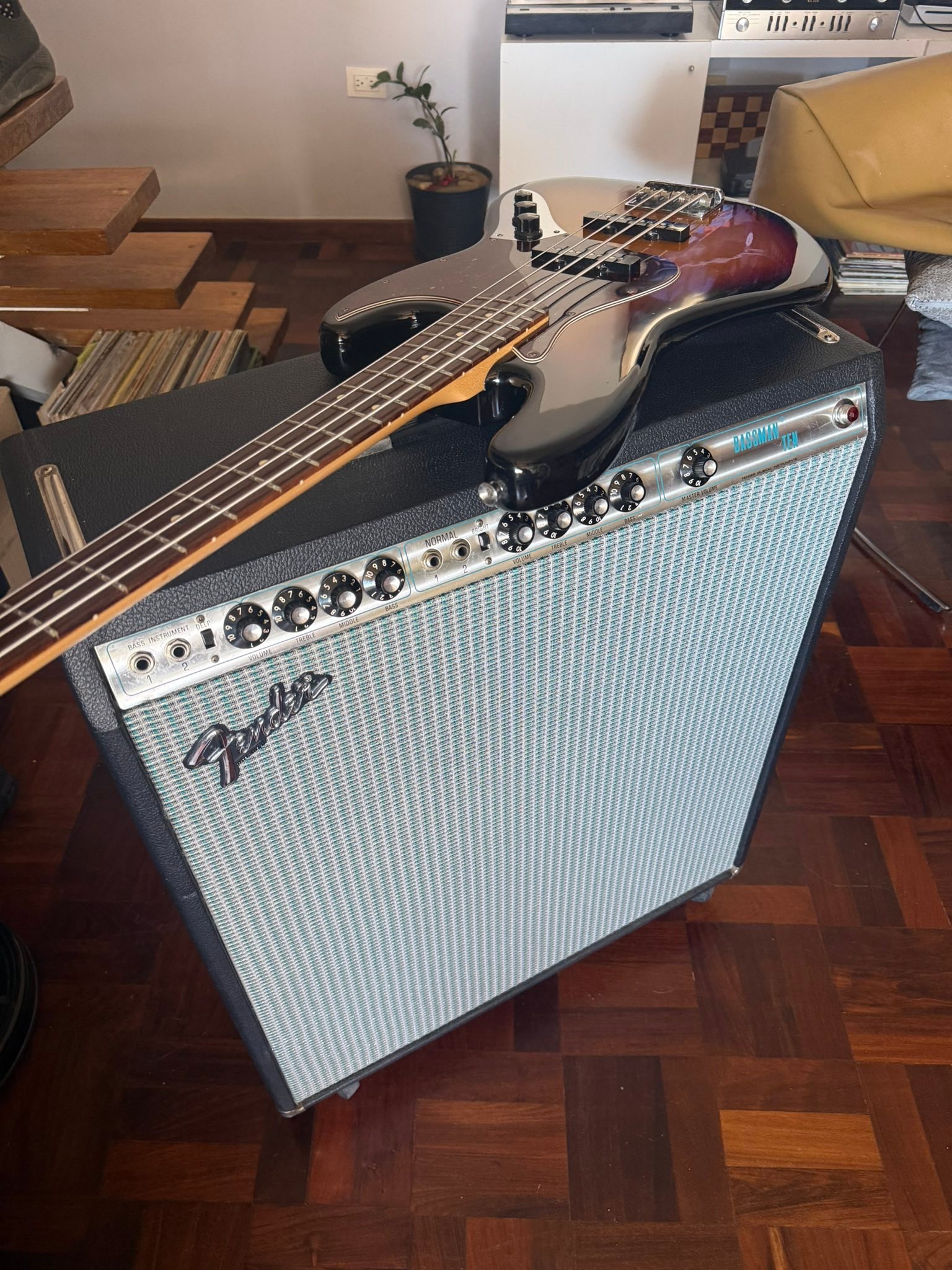 Love this new baby to the collection. Fender Bassman Ten . W d u