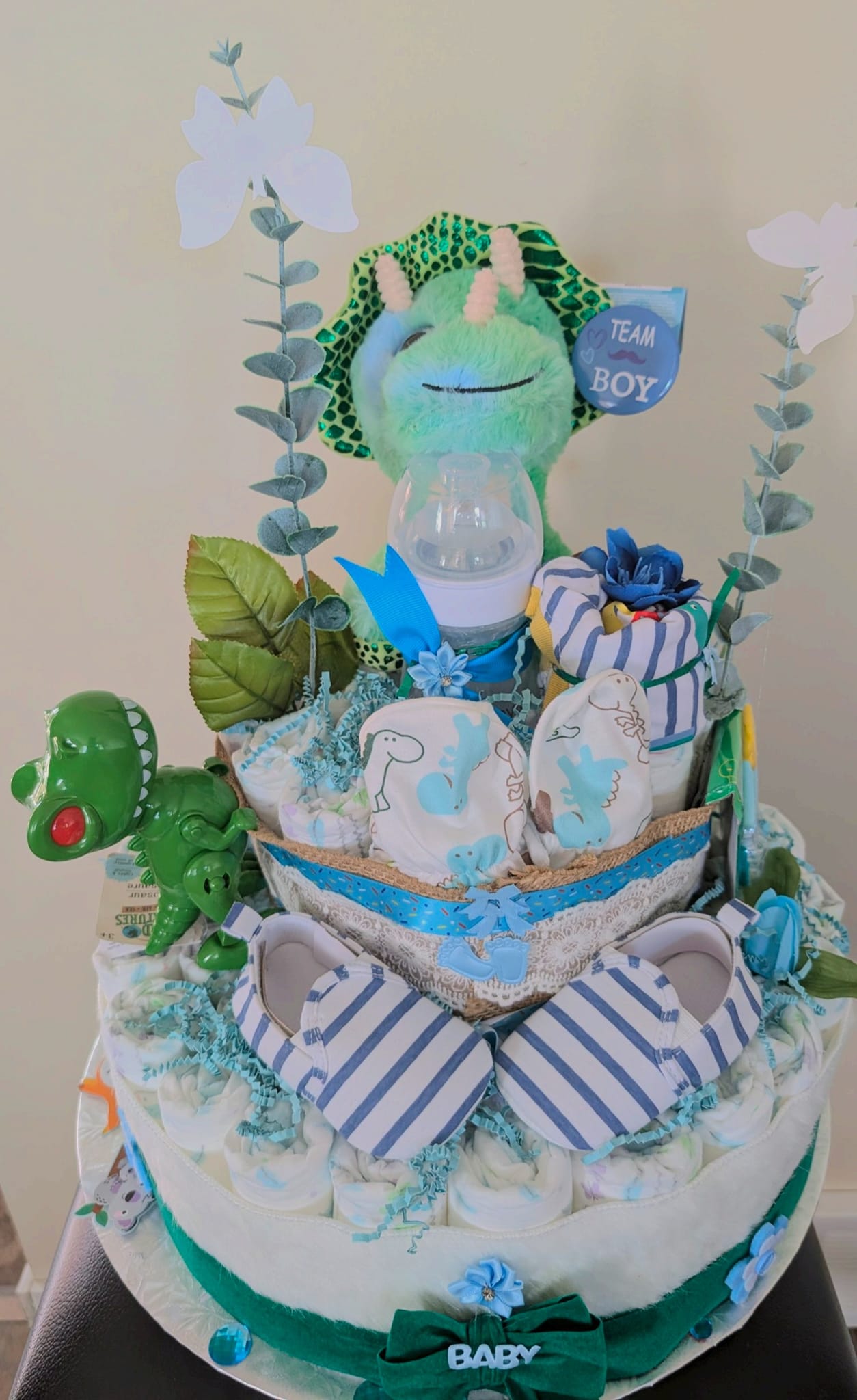 Dino diaper cake for baby boy gift ideas display picture 1
