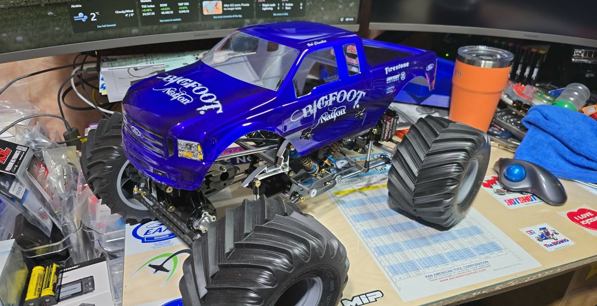 カーズさん Here my latest one, Razor 3 chassis from UK Monster..