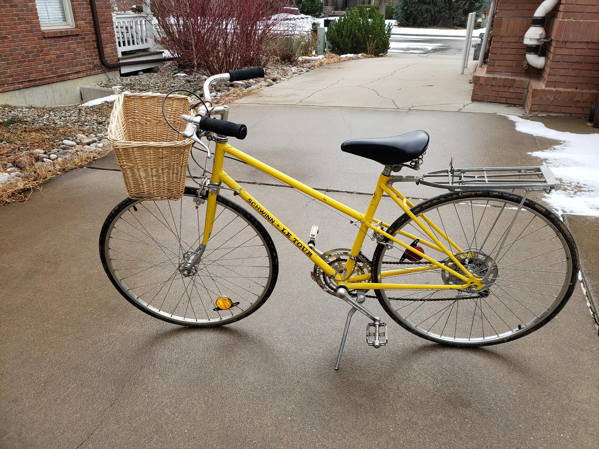 vintage womens schwinn bicycles PINK WINDWOOD RETRO WOMEN'S CRUISER BIKE WITH WIDE WHITE WALL  Pocatello Market VINTAGE LADIES SCHWINN VARSITY 10