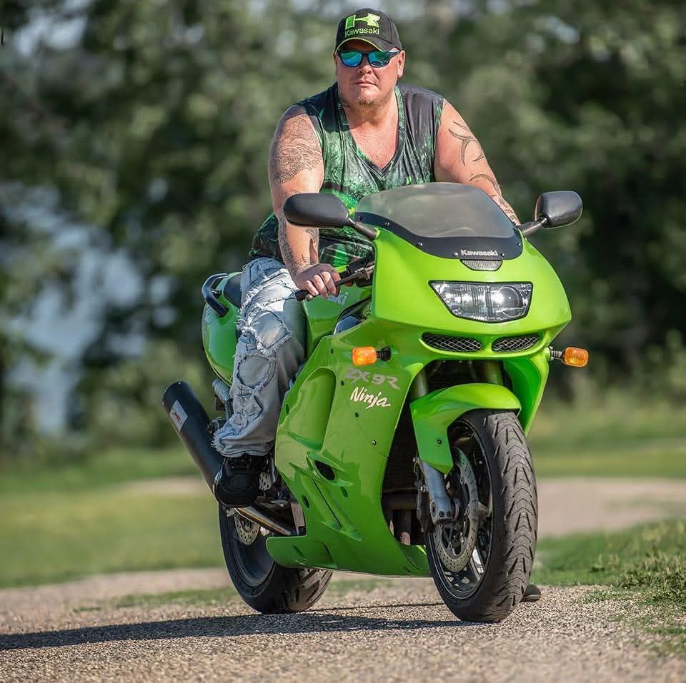 Thx for addthis is me and my hulk zx9r -97 and we are from Finland