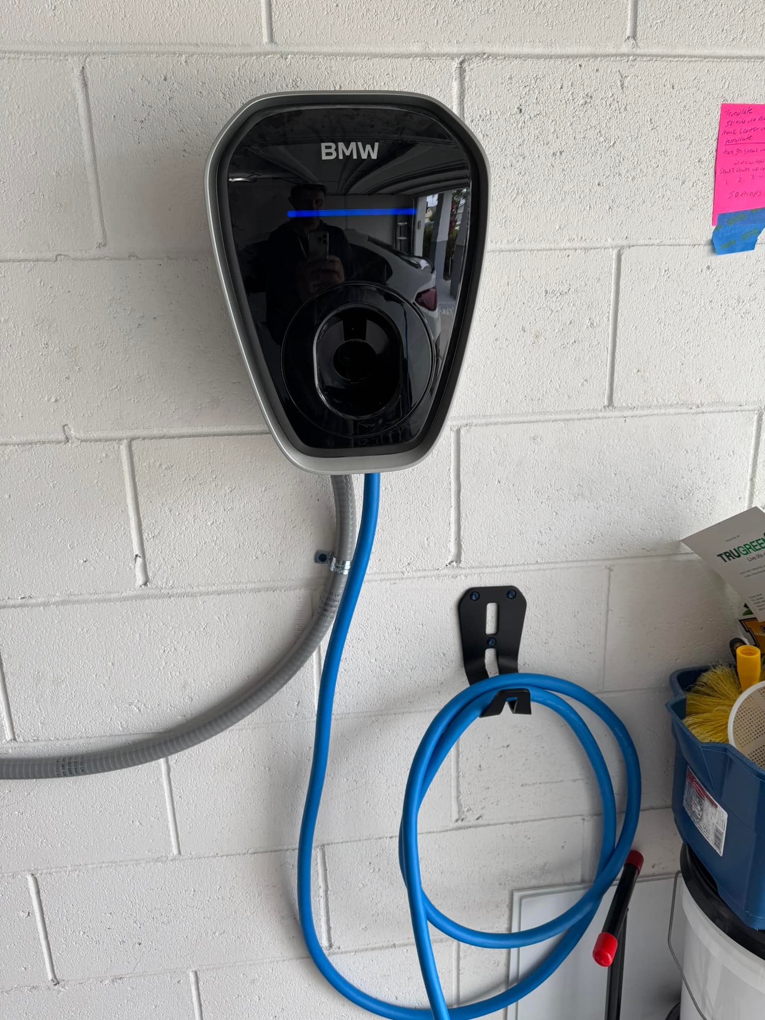 BMW Wallbox installed. Now I have my own charging station at home 