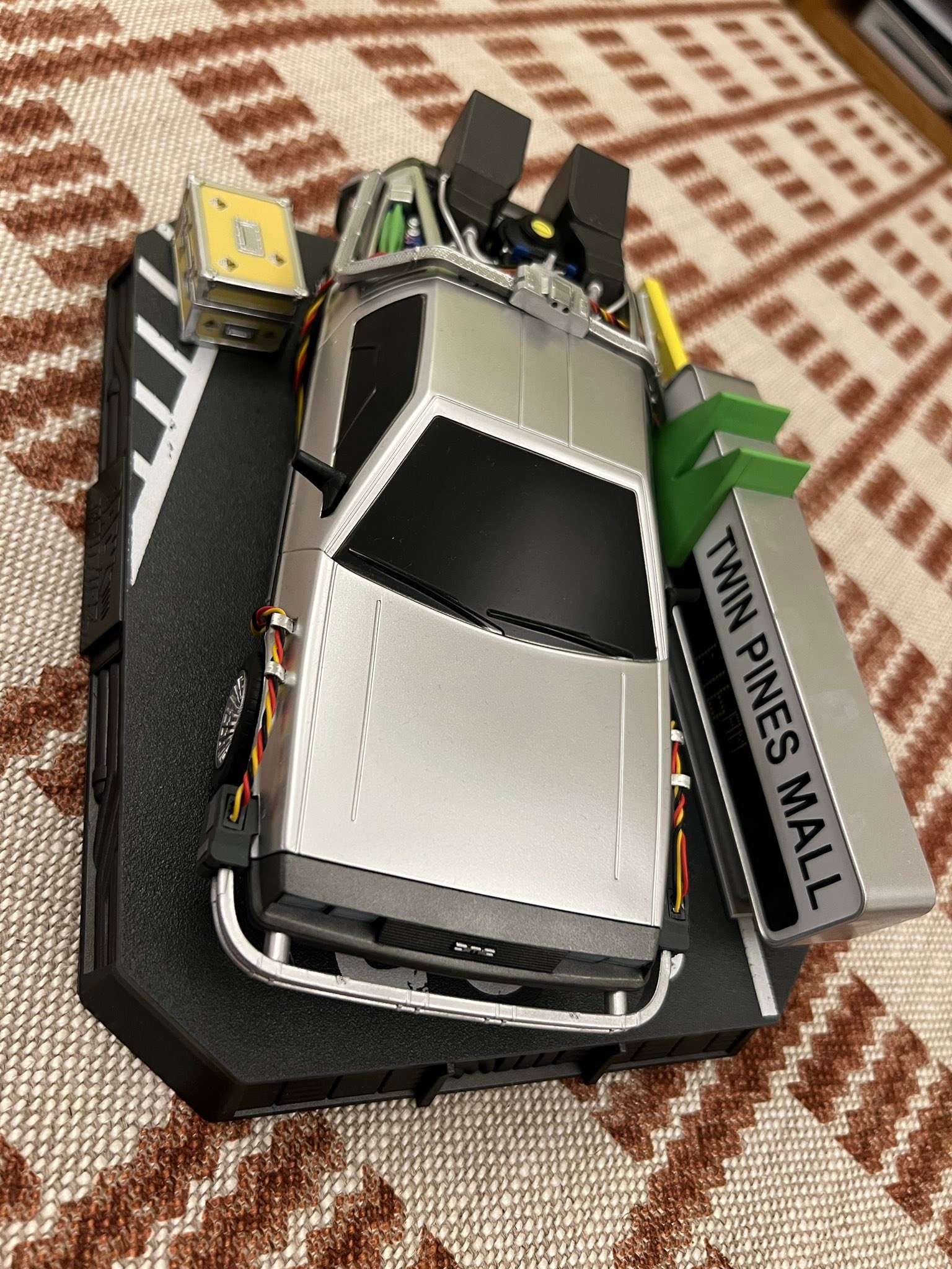 Calendario De Adviento Armable De Back To The Future: Delorean Time Machine De Twin Pines Mall, Réplica De 24 Piezas, No Necesita Pegamento Ni Herramientas