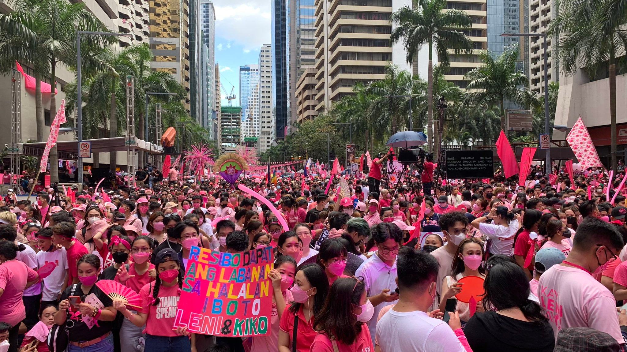 INQUIRER.net - LOOK: Huge crowds have already assembled at Emerald ...