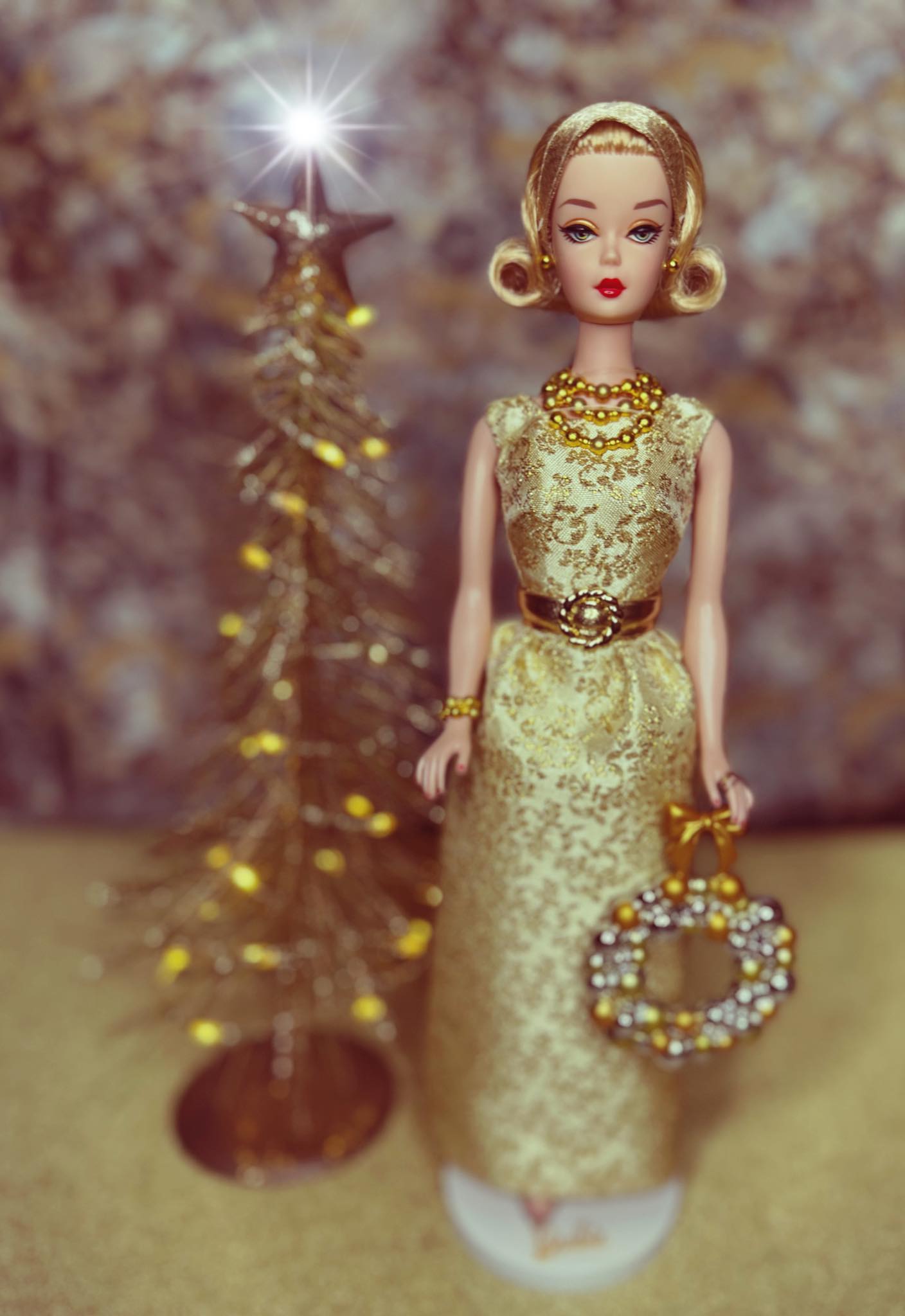 megan draper gold dress Silkstone Betty of Mad Men! 31/03/25