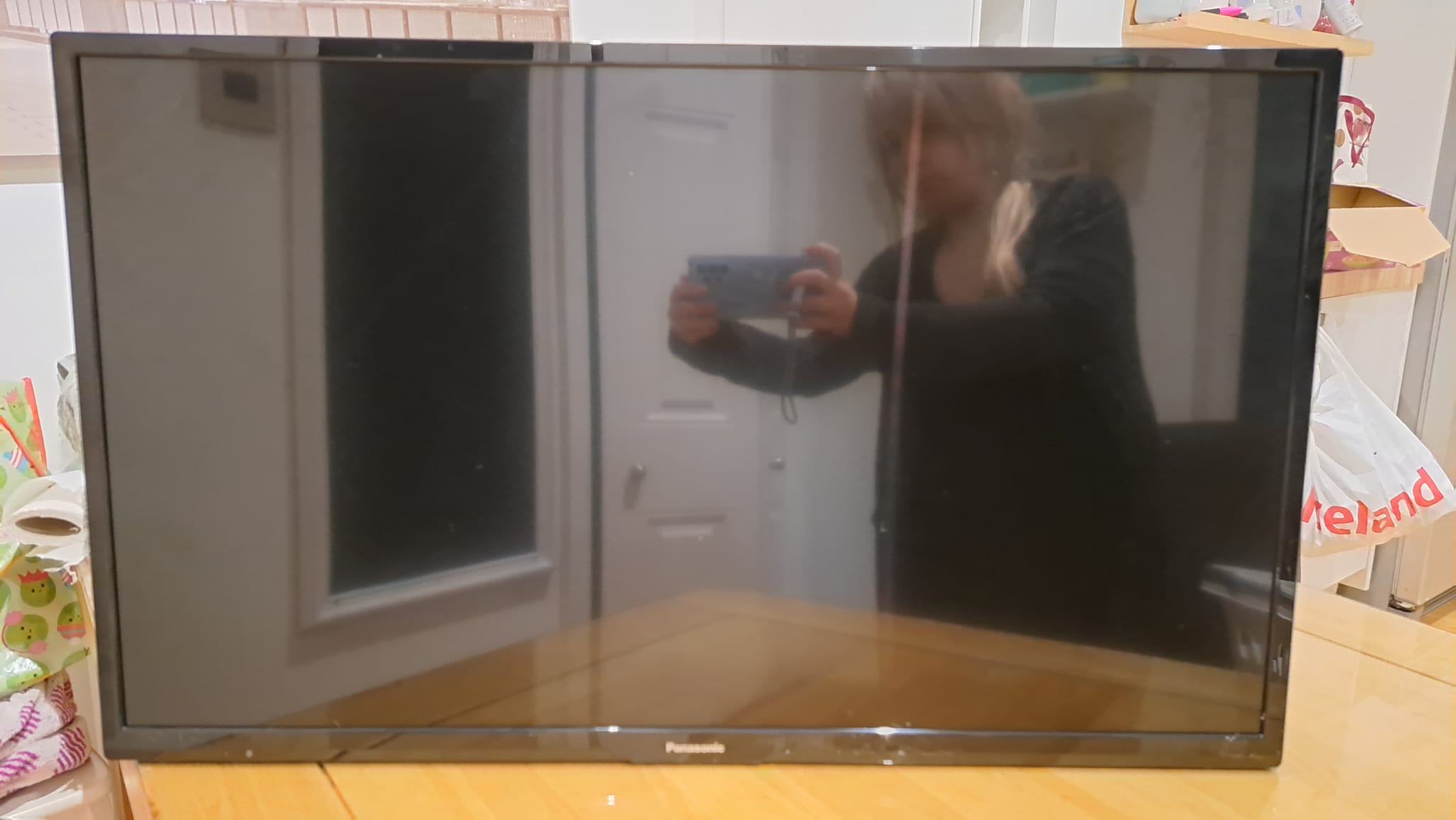 What is the model number of the 32