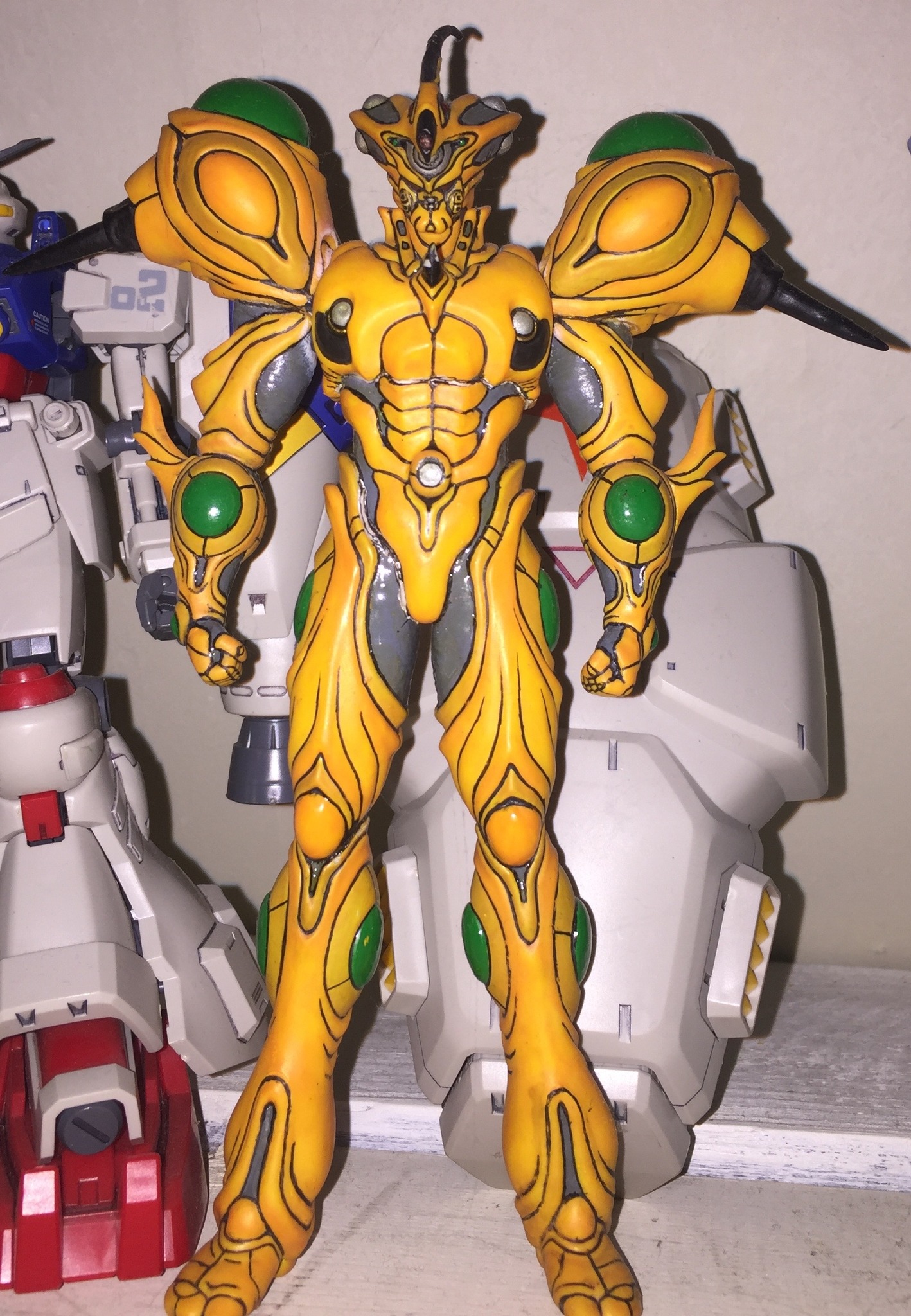 Guyver gigantic and dark vinyl model kits