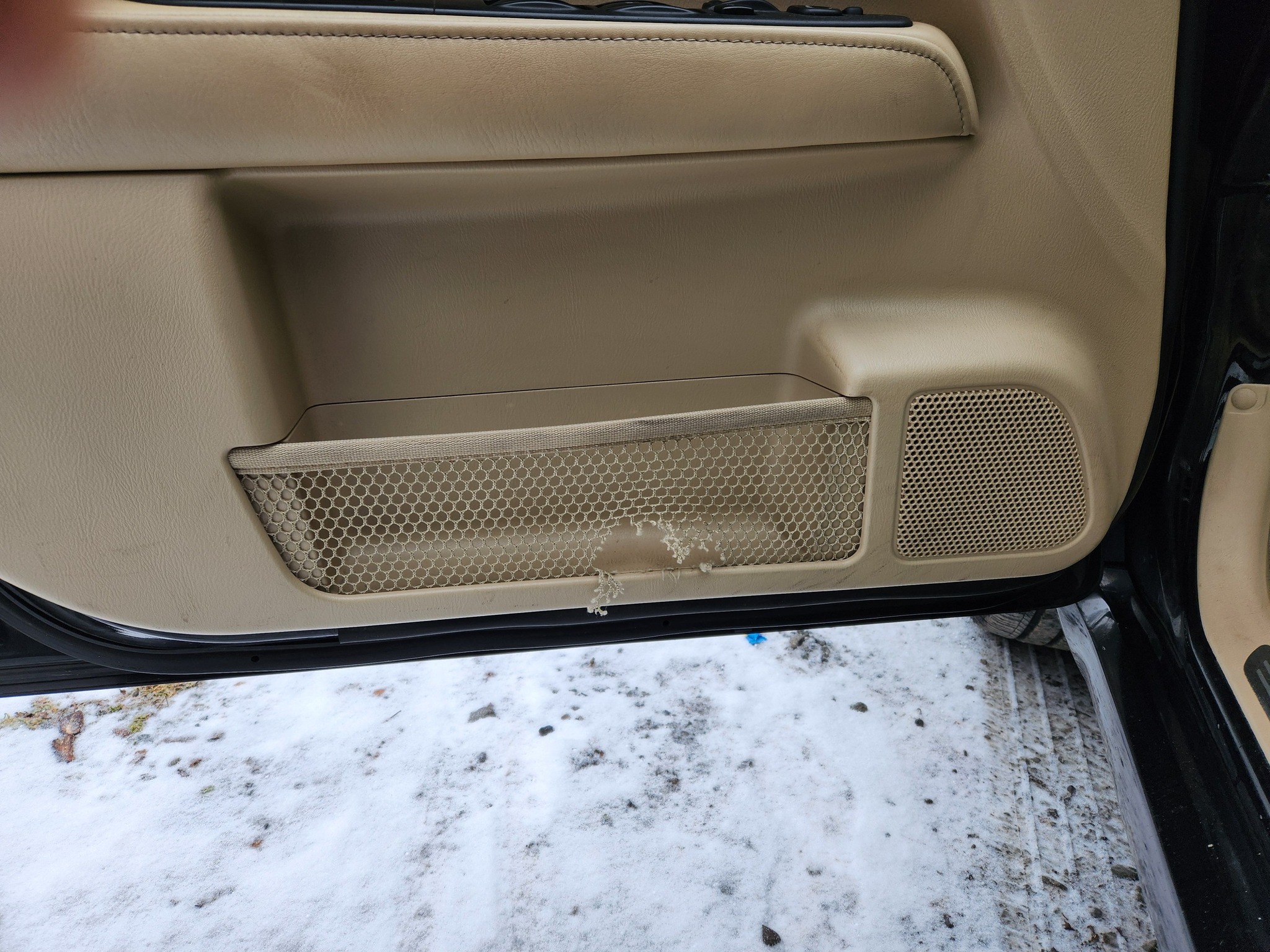 Can this be repaired without replacing the whole door card on a