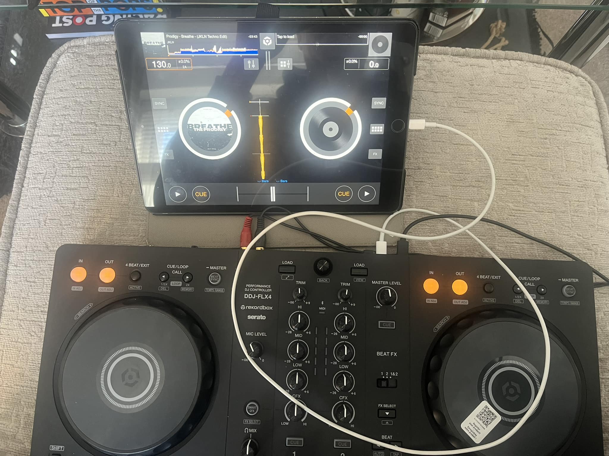 How to connect Pioneer DDJ 400 to iPad or phone using Apple multi