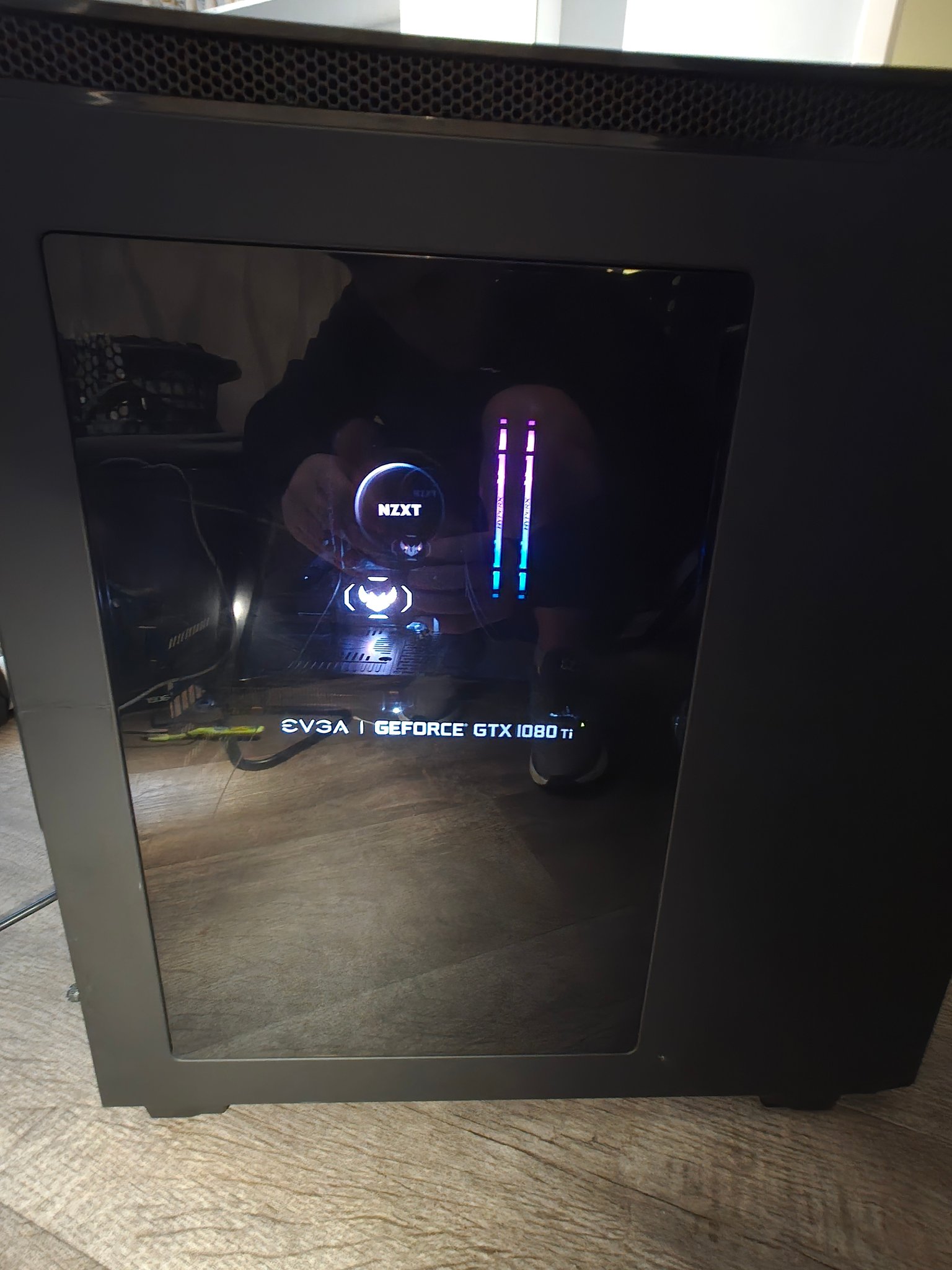 What is a gaming PC with GeForce GTX 1080 Ti, i7 7700, and 16gb 