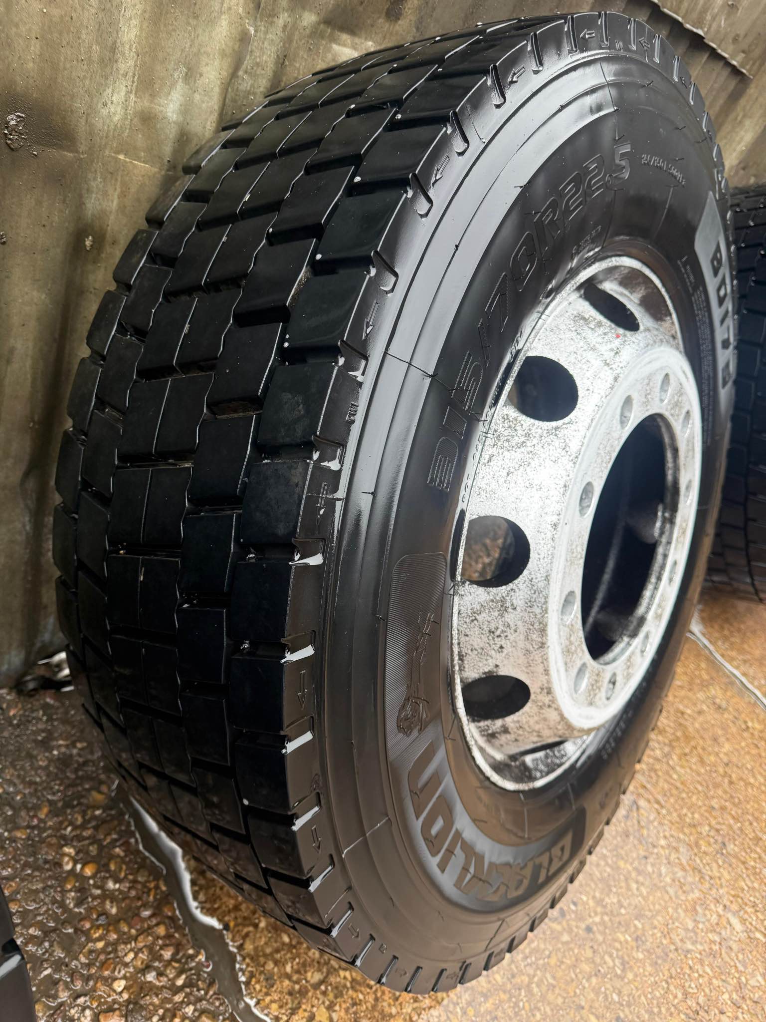 31x10.50R15LT 4tyres available one tyre price is 22,000/-