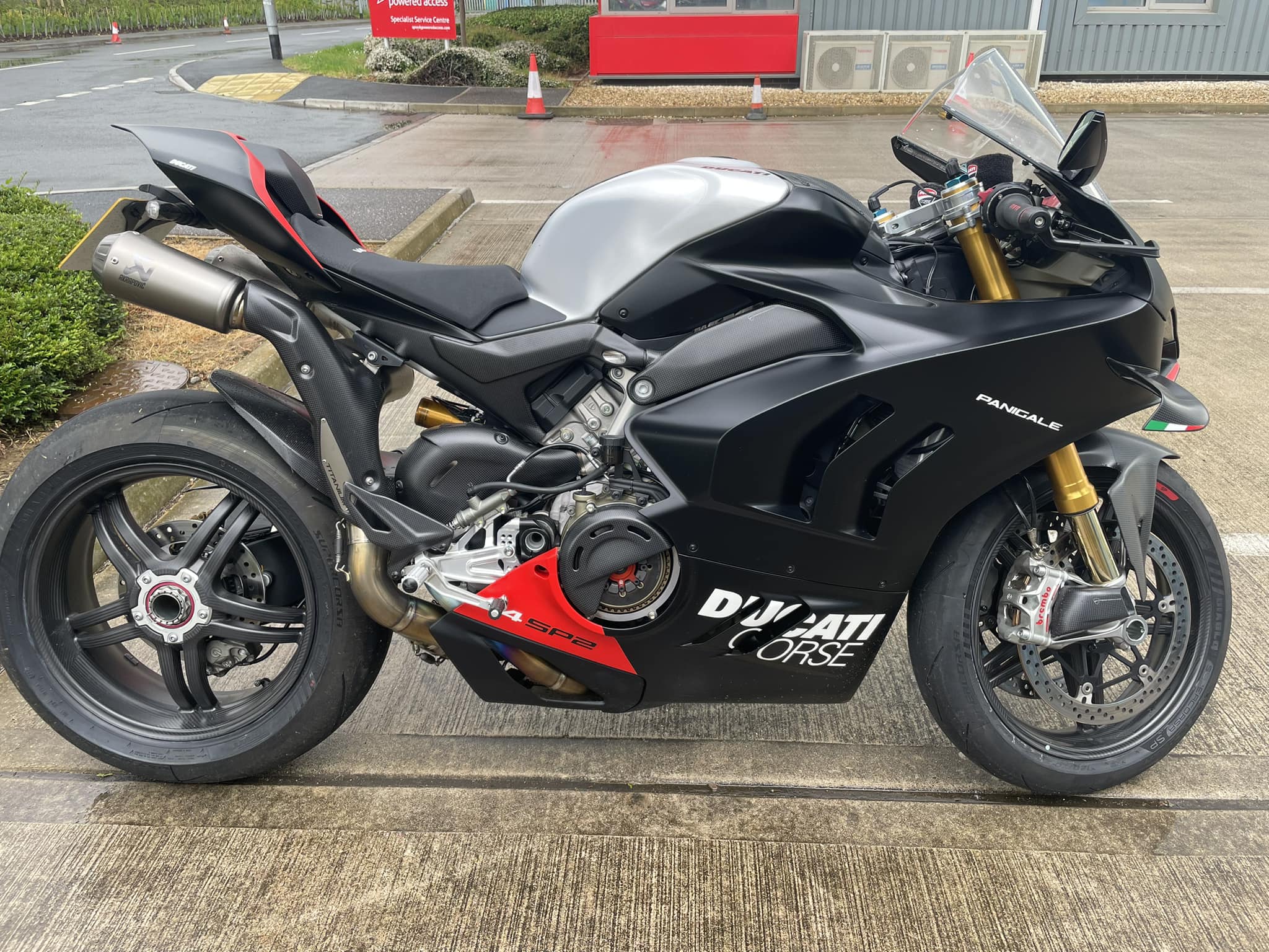 Hello, just picked this Panigale V4SP on Saturday.