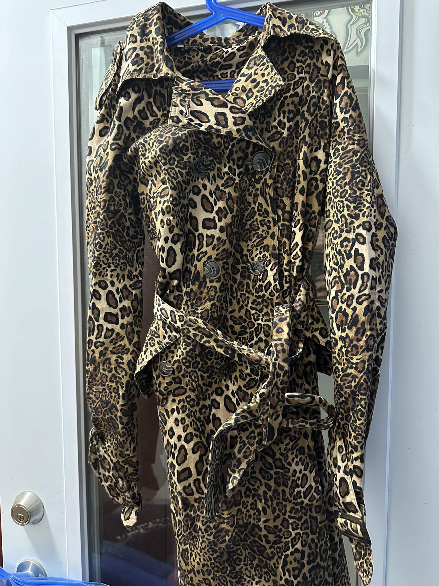 UK vintage leopard print trench coat. Size medium. Super sassy 