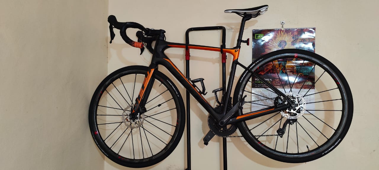 Eastway Zener D1 Carbon Disc Road Bike -54cm Carbon Frame -Shimano 