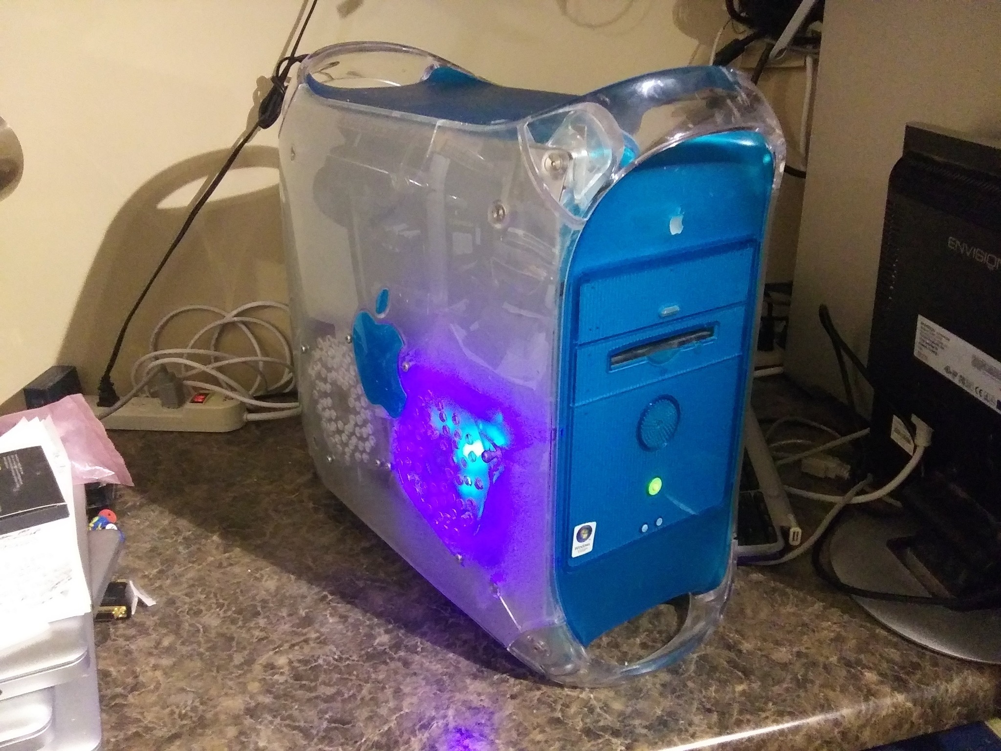 Sawtooth G4 Powermac Casemod with Blue G3 Parts and Quicksilver