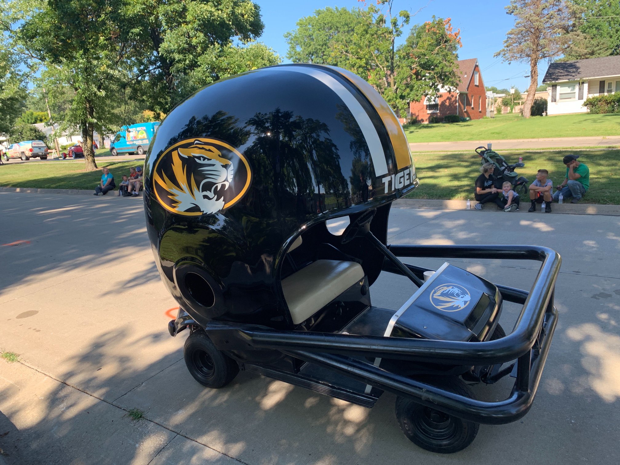football helmet car New York Jets Antenna Topper / Auto Dashboard Accessory (NFL Football) field designs Football Helmet Inspired Car 