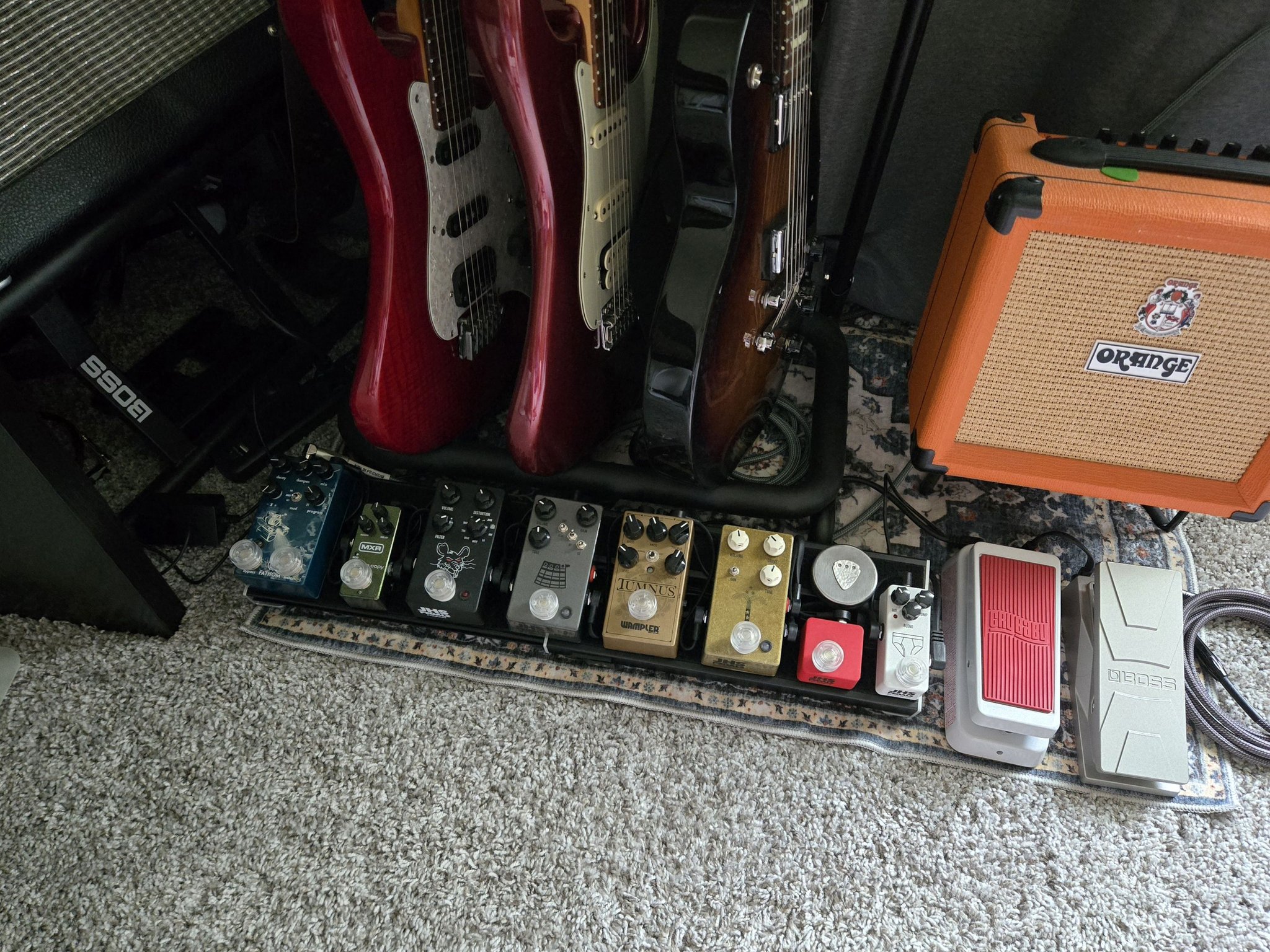 What is a versatile modulation pedal for guitar?