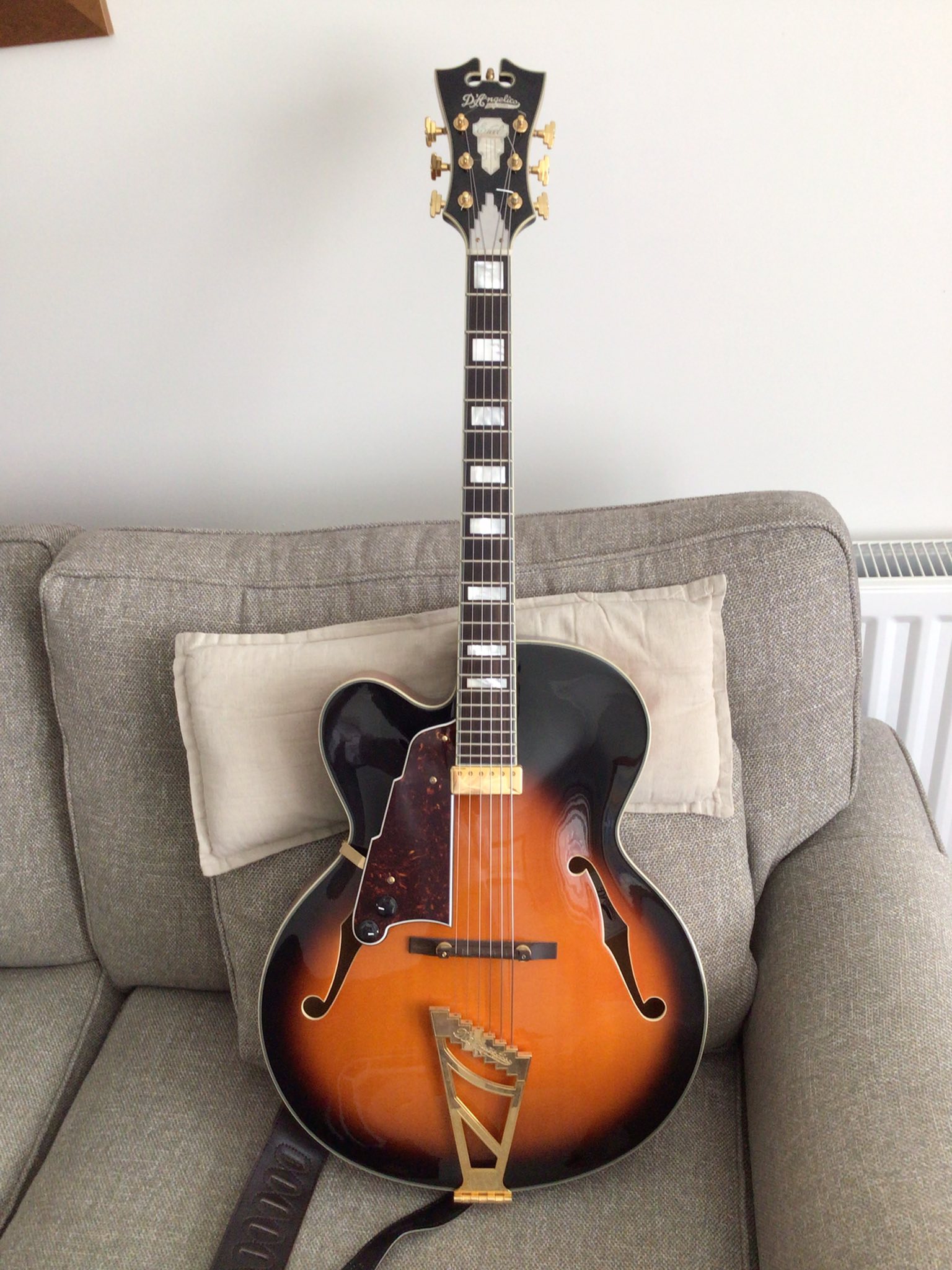 Left-handed guitarist shares favorite jazz guitars