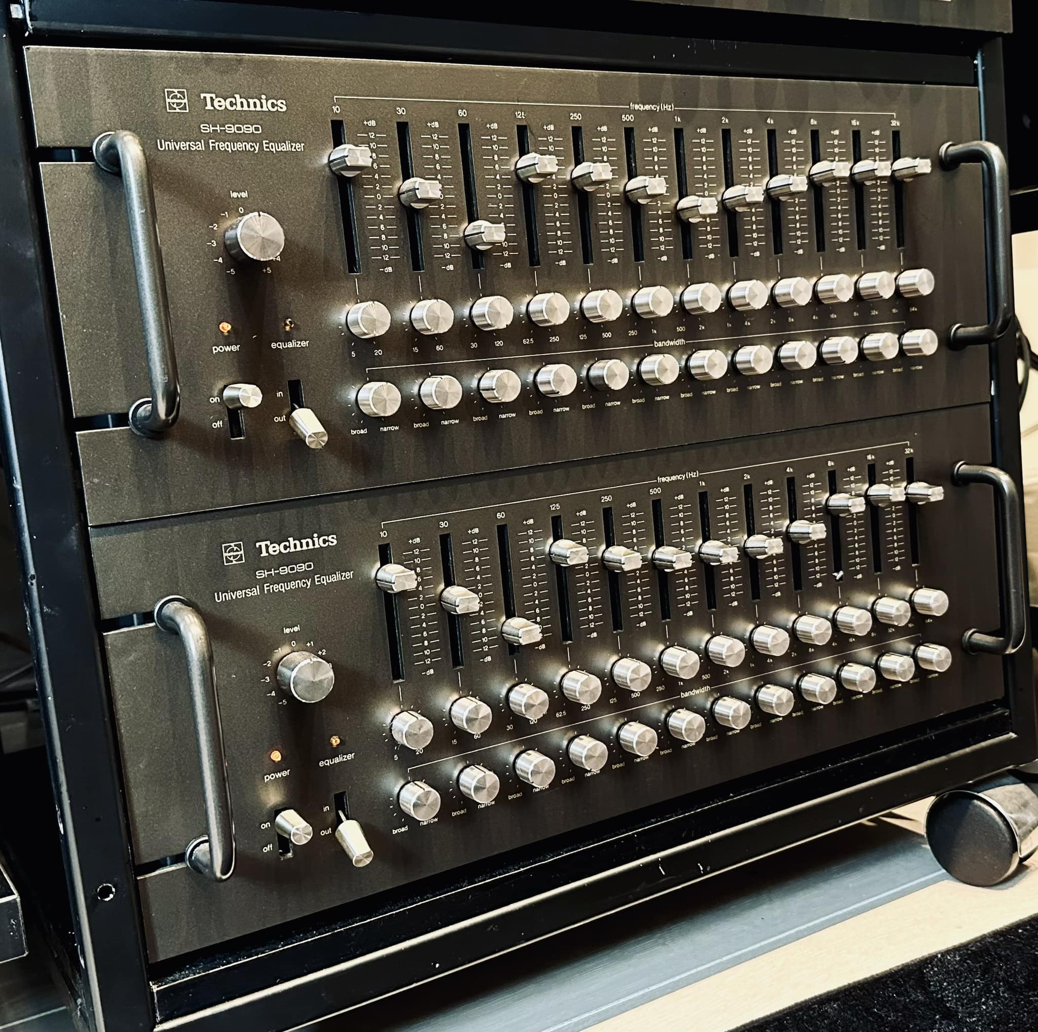 Technics SH-8000 audio frequency analyzer