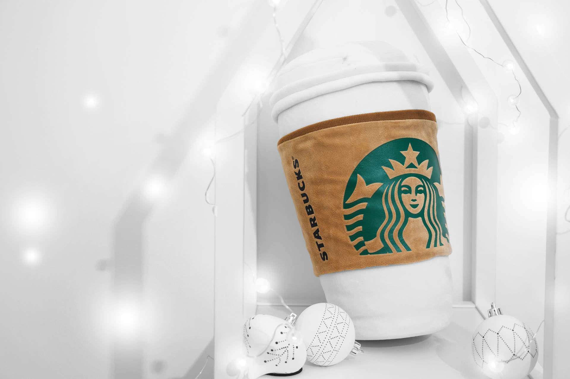 A new twist on the classic Starbucks cup. Brighten someone