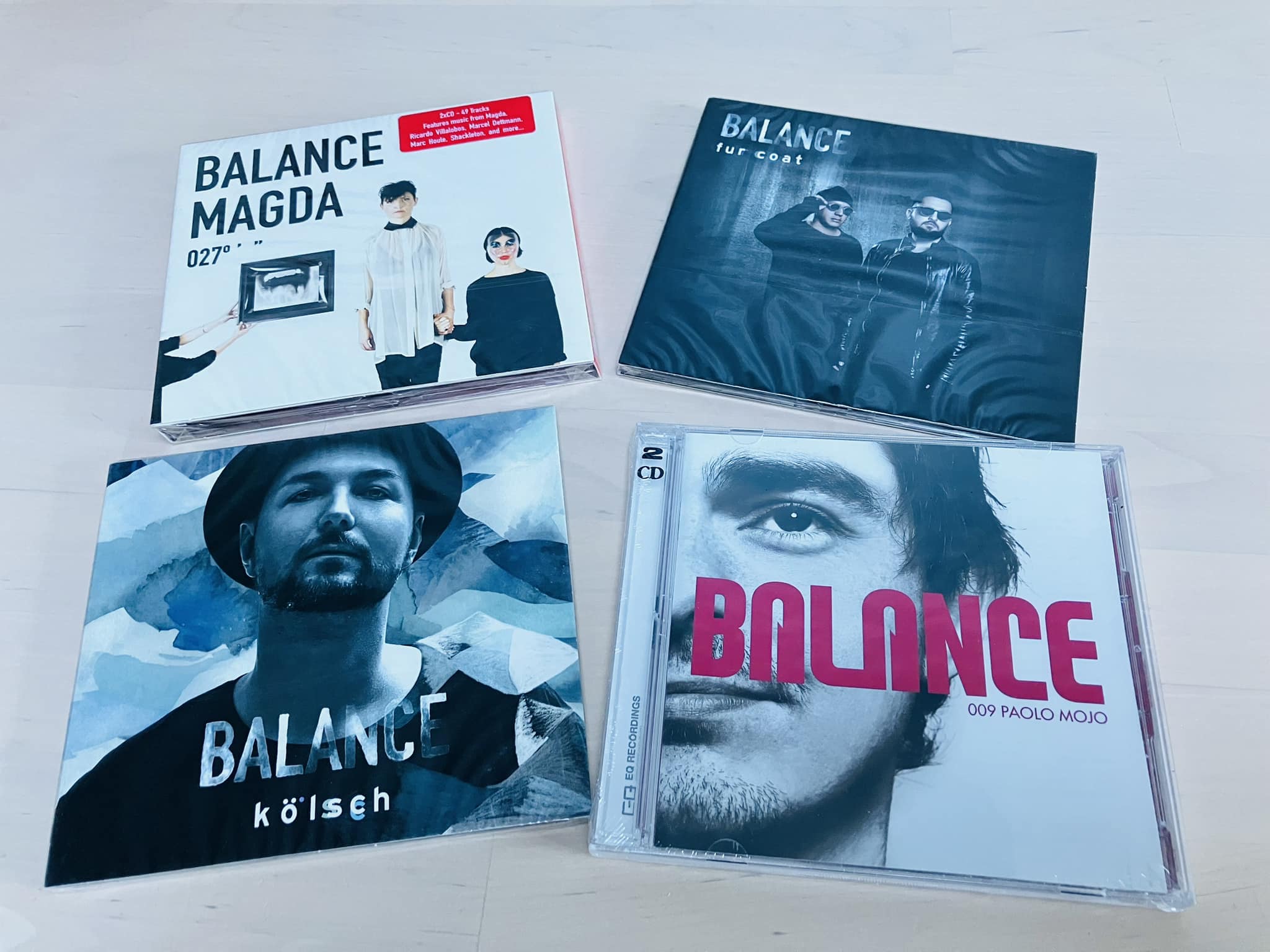 Guys, Balance 005 by James Holden is a mix I cherish very much