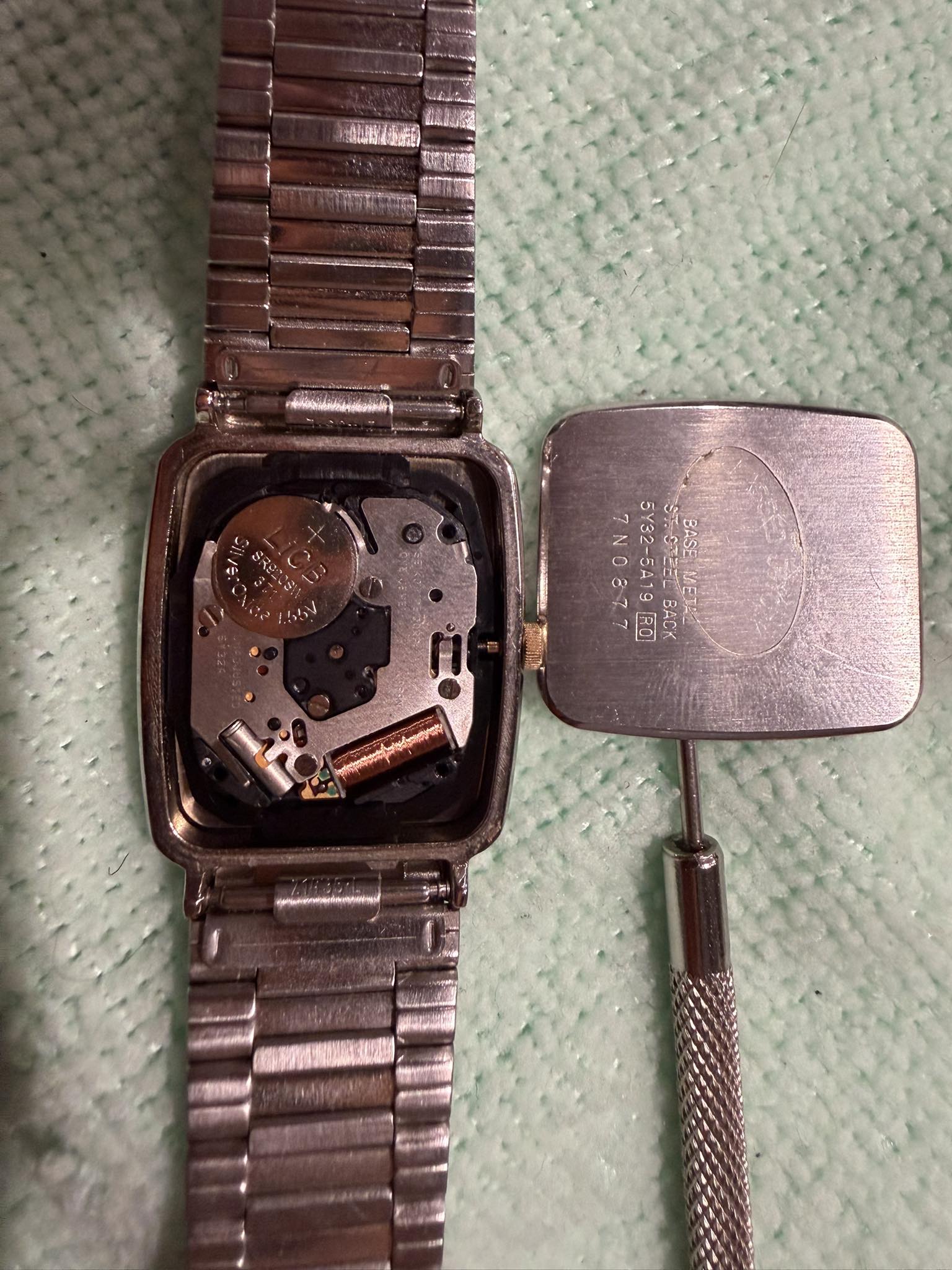 I have this Seiko Coutura World Timer Quartz (5T82-0AA0) that I'm