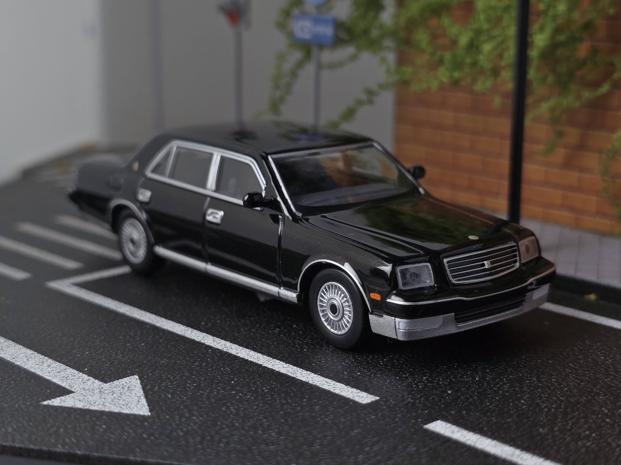 Toyota Century diecast model by Kyosho