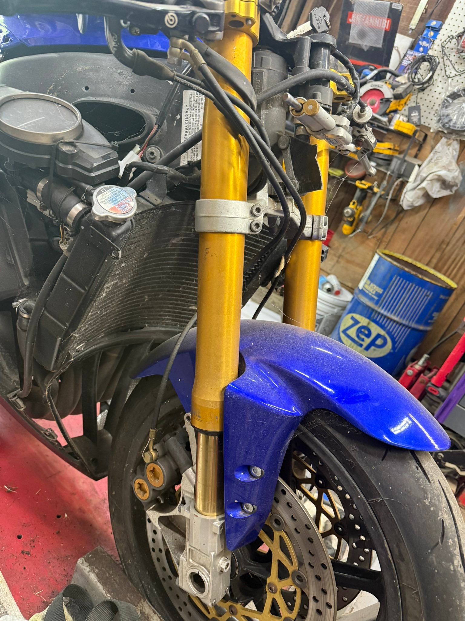 ⭐︎⭐︎! PARTS FOR SALE : Frame (2002 zx6r) - 200$ firm. Rear rim (gsxr 600