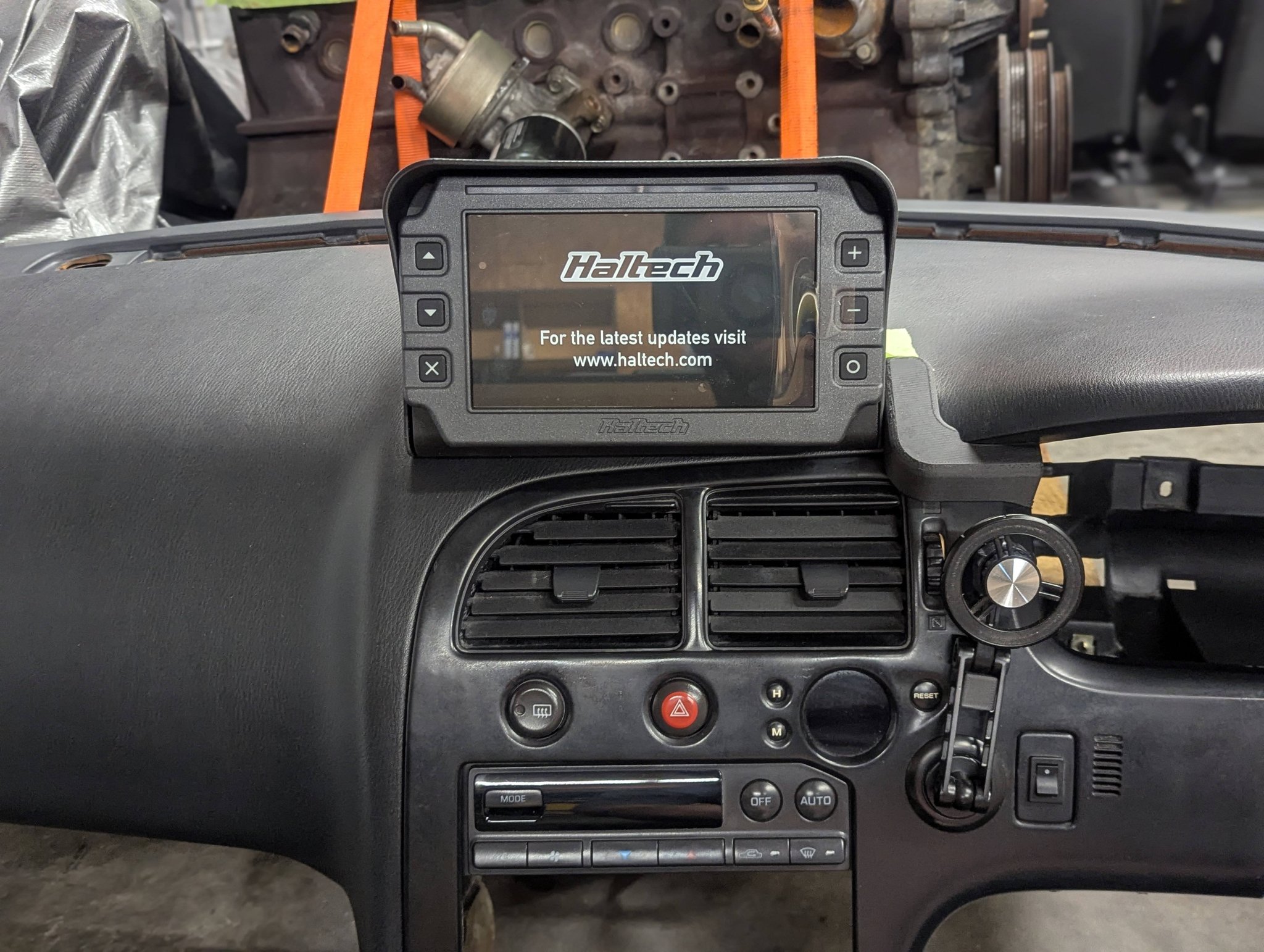Check out this awesome iC-7 Display Dash set up in this Skyline 