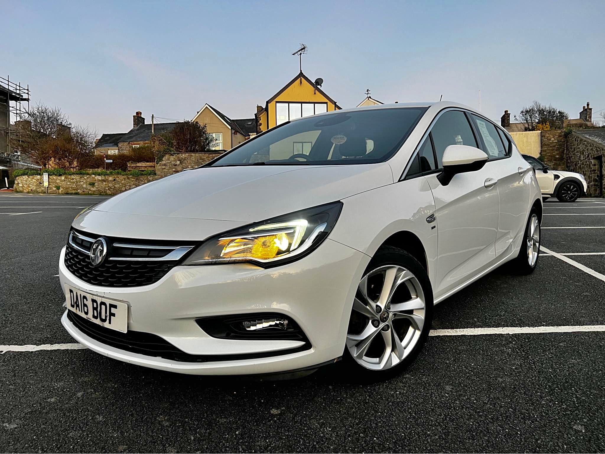 Custom Silver Thermal Sunscreen Blinds For Vauxhall Astra Estate (2016-2022) – Rear Window Set