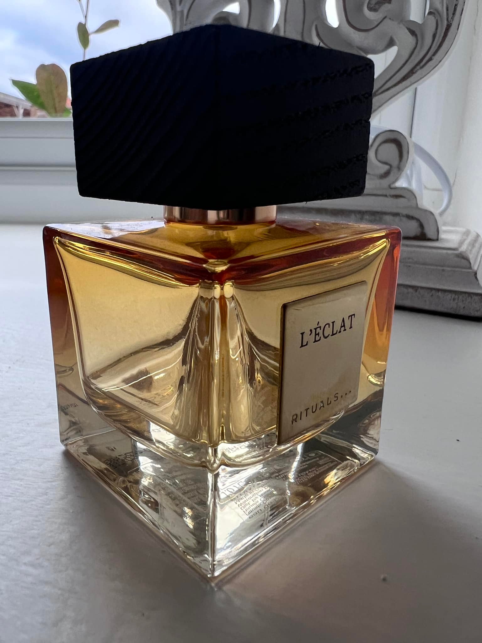 L'eclat is our new unisex fragrance that can be either layered or